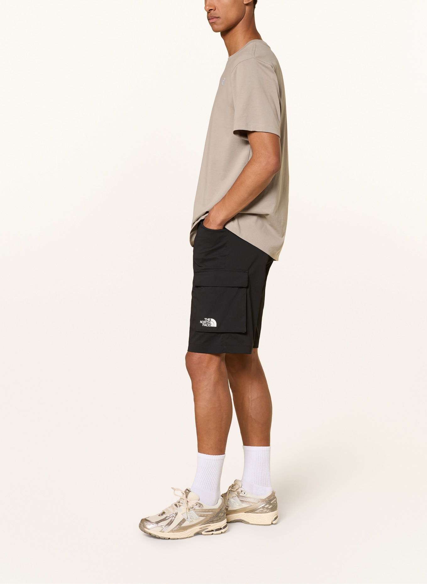 THE NORTH FACE EXPLORATION Trekking Shorts: BLACK / WHITE