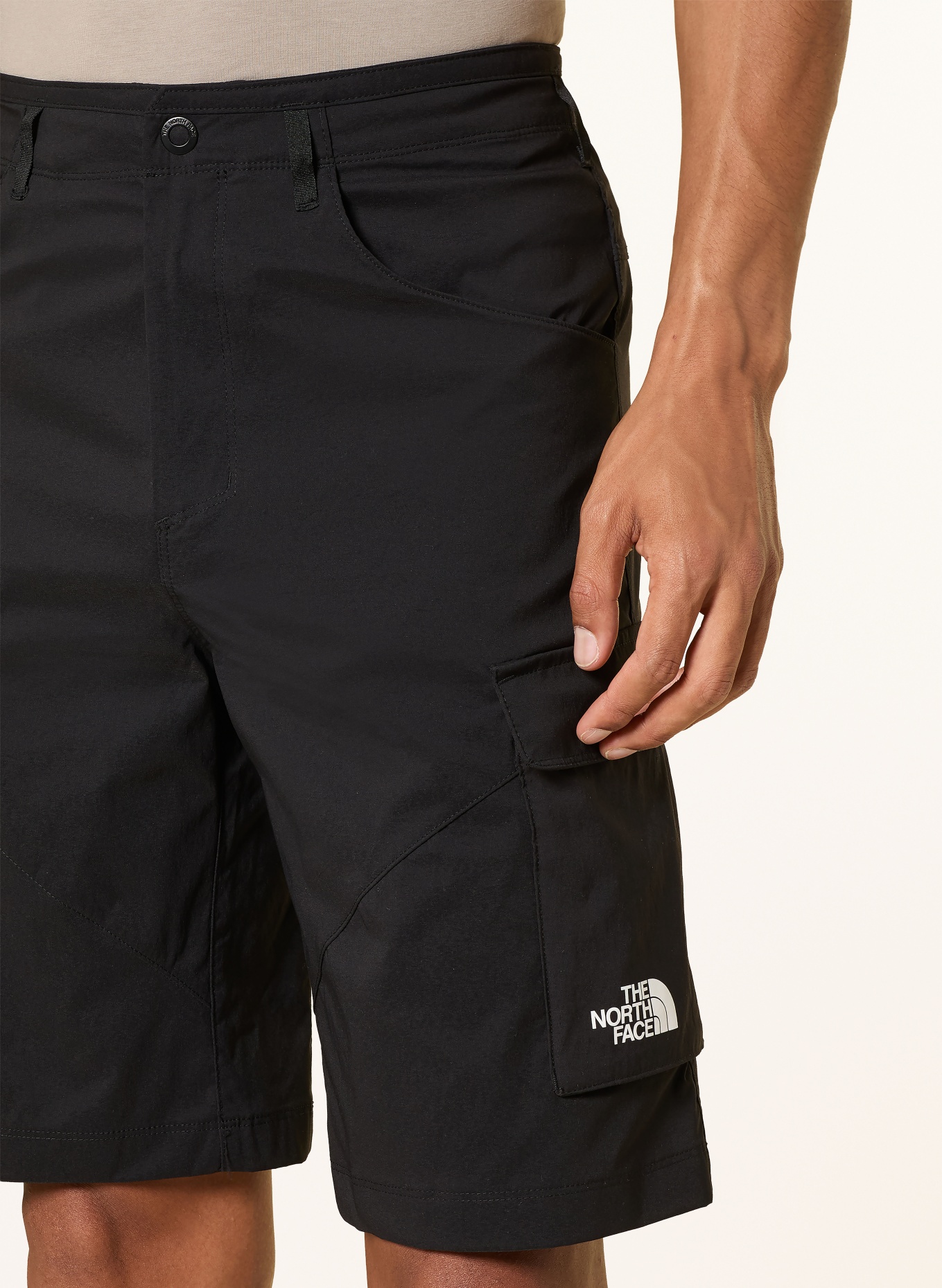 THE NORTH FACE EXPLORATION Trekking Shorts: BLACK / WHITE