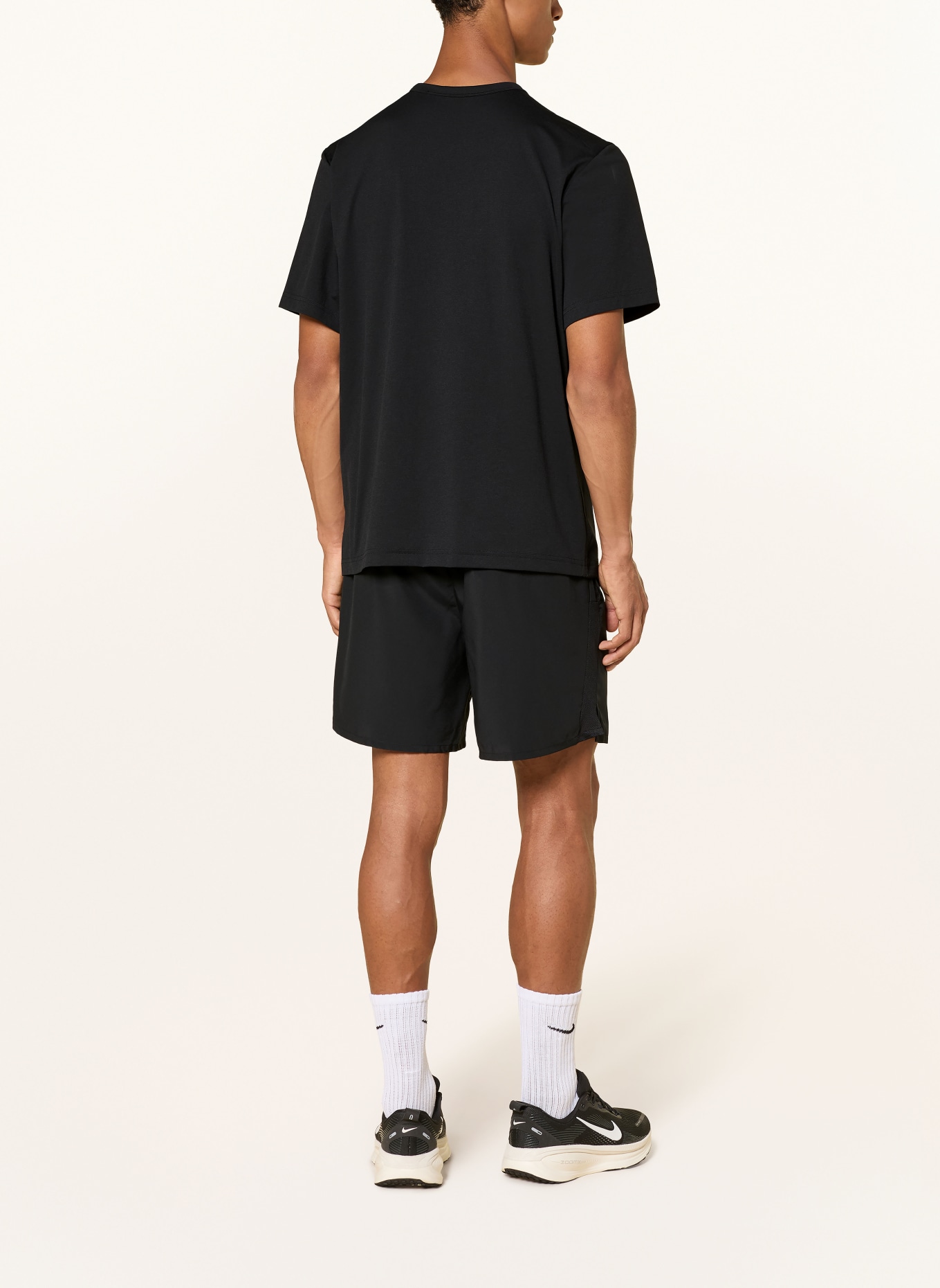 Nike Běžecké šortky 2 v 1 CHALLENGER: ČERNÁ / BÍLÁ