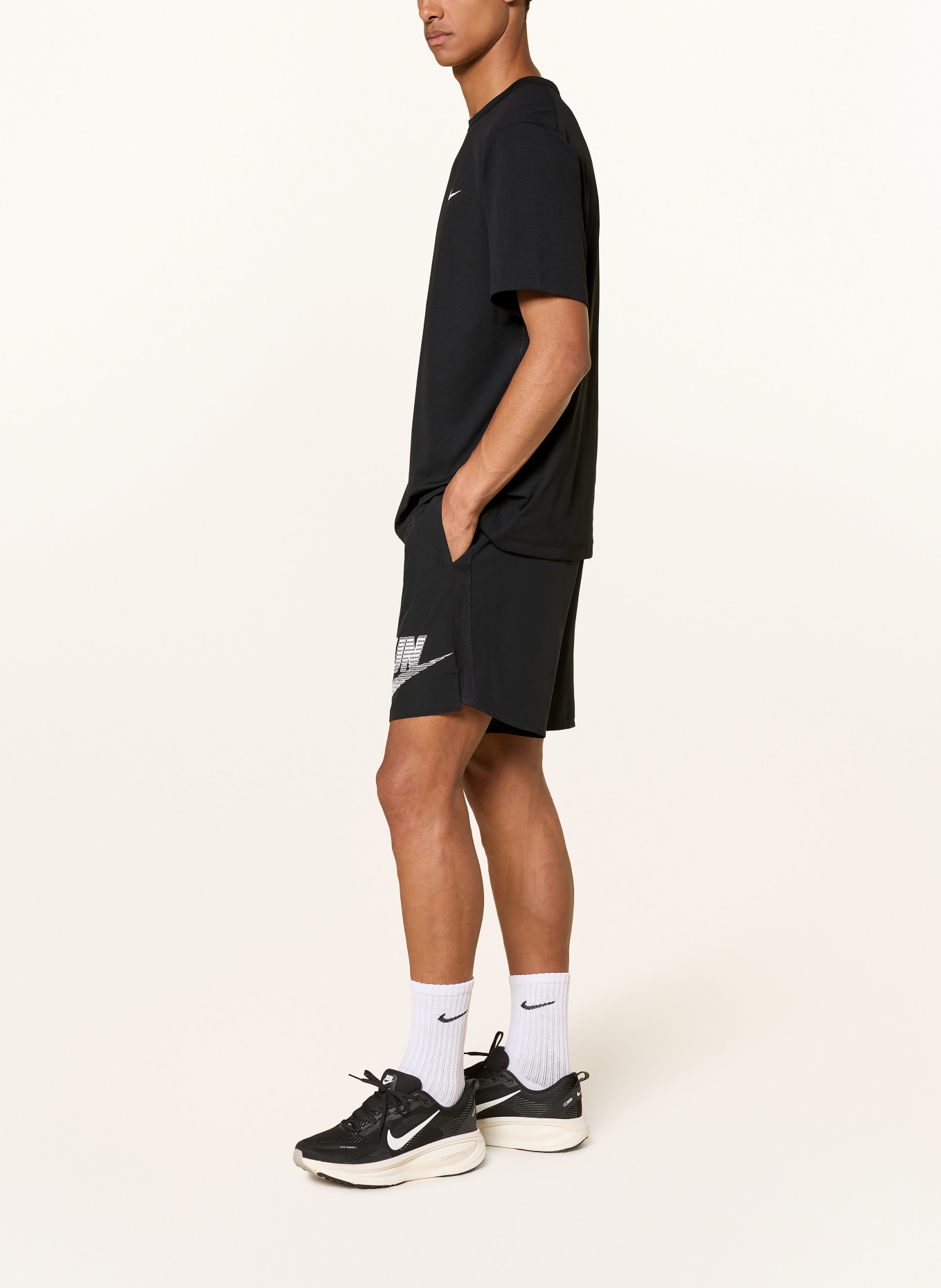 Nike Běžecké šortky 2 v 1 CHALLENGER: ČERNÁ / BÍLÁ