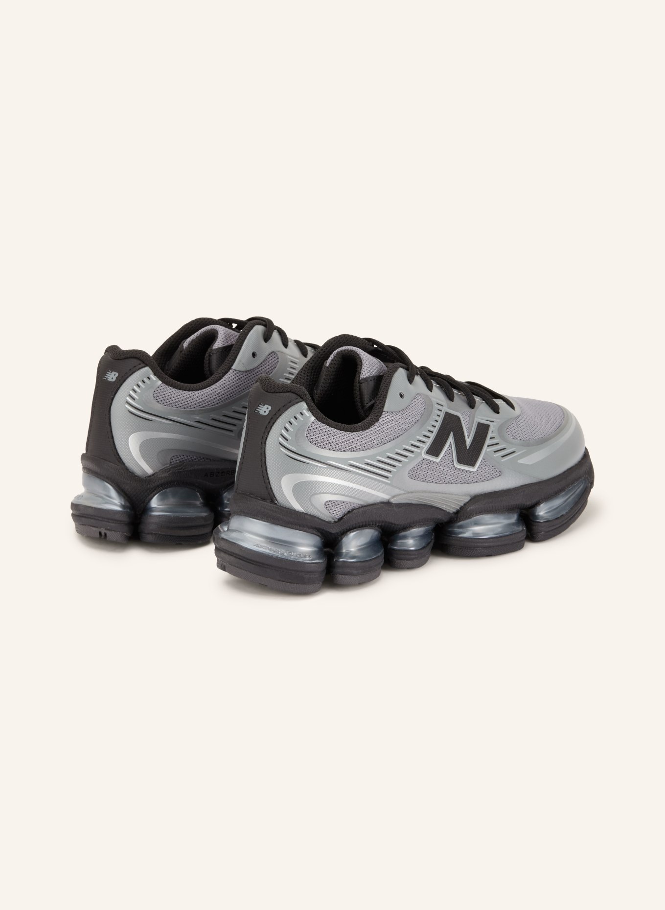 new balance Sneaker 2000: GRAU / SCHWARZ