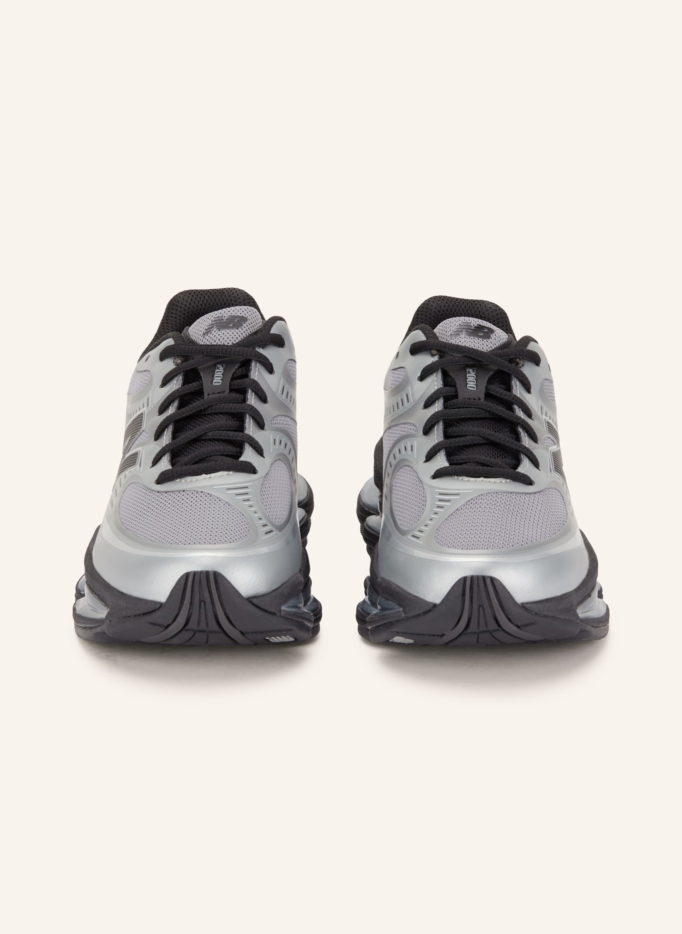 new balance Sneaker 2000: GRAU / SCHWARZ