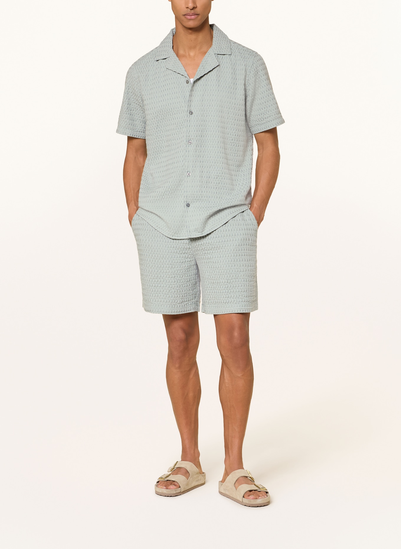 NOWADAYS Shorts: HELLGRÜN