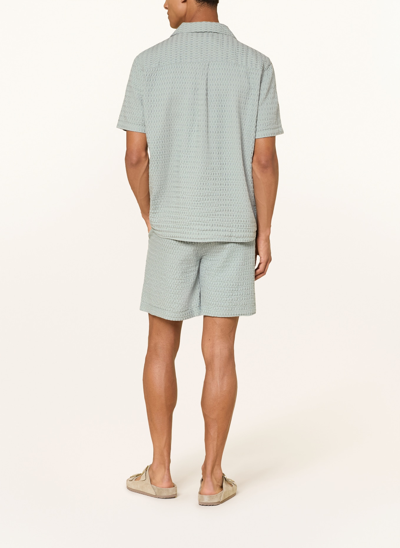 NOWADAYS Shorts: HELLGRÜN