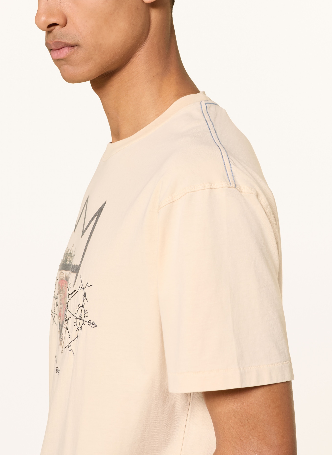 SCOTCH & SODA Koszulka BASQUIAT ARTWORK: BEŻOWY / CIEMNOCZERWONY / CZARNY