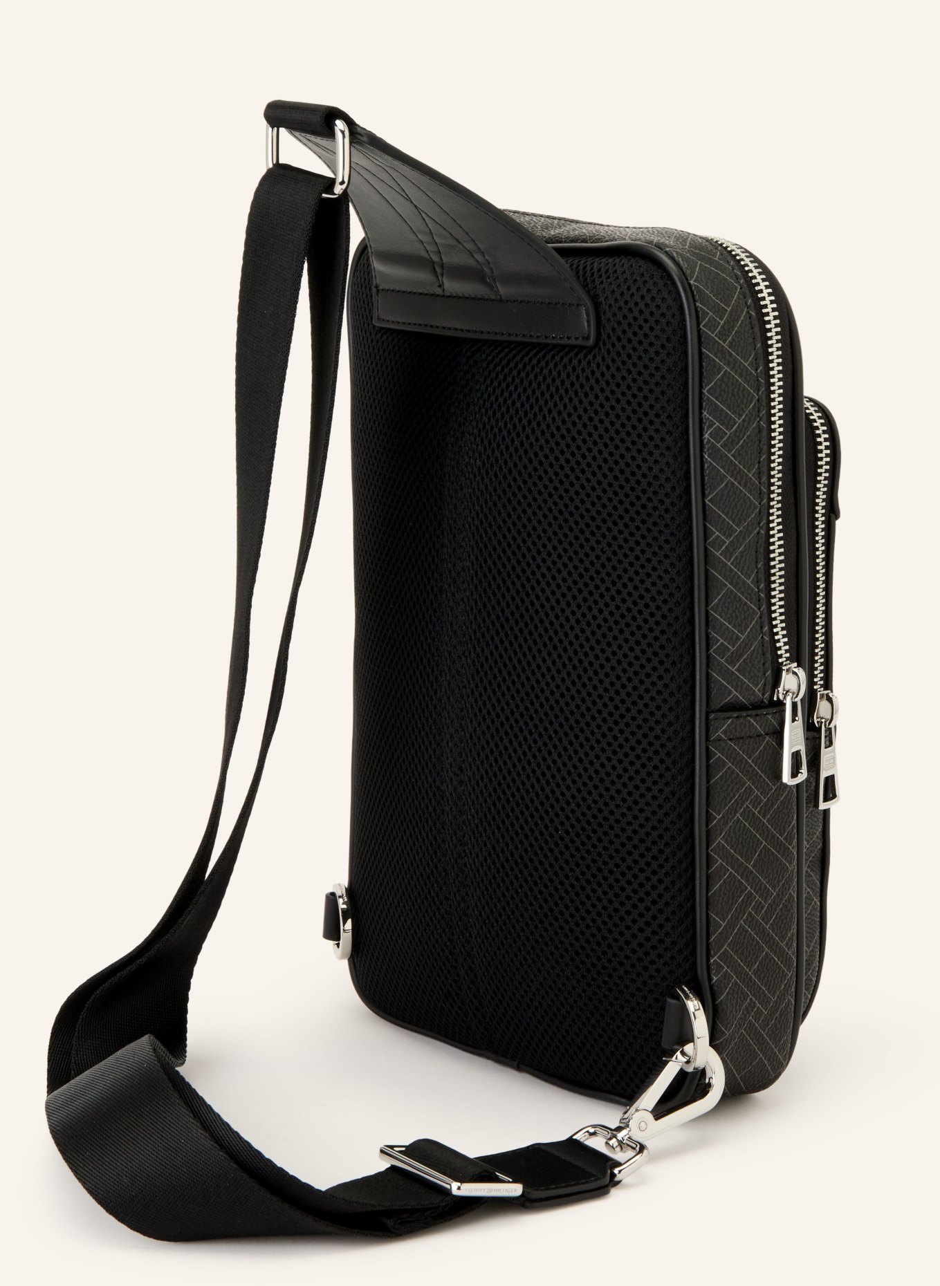 TOMMY HILFIGER Umhängetasche FLAG: SCHWARZ