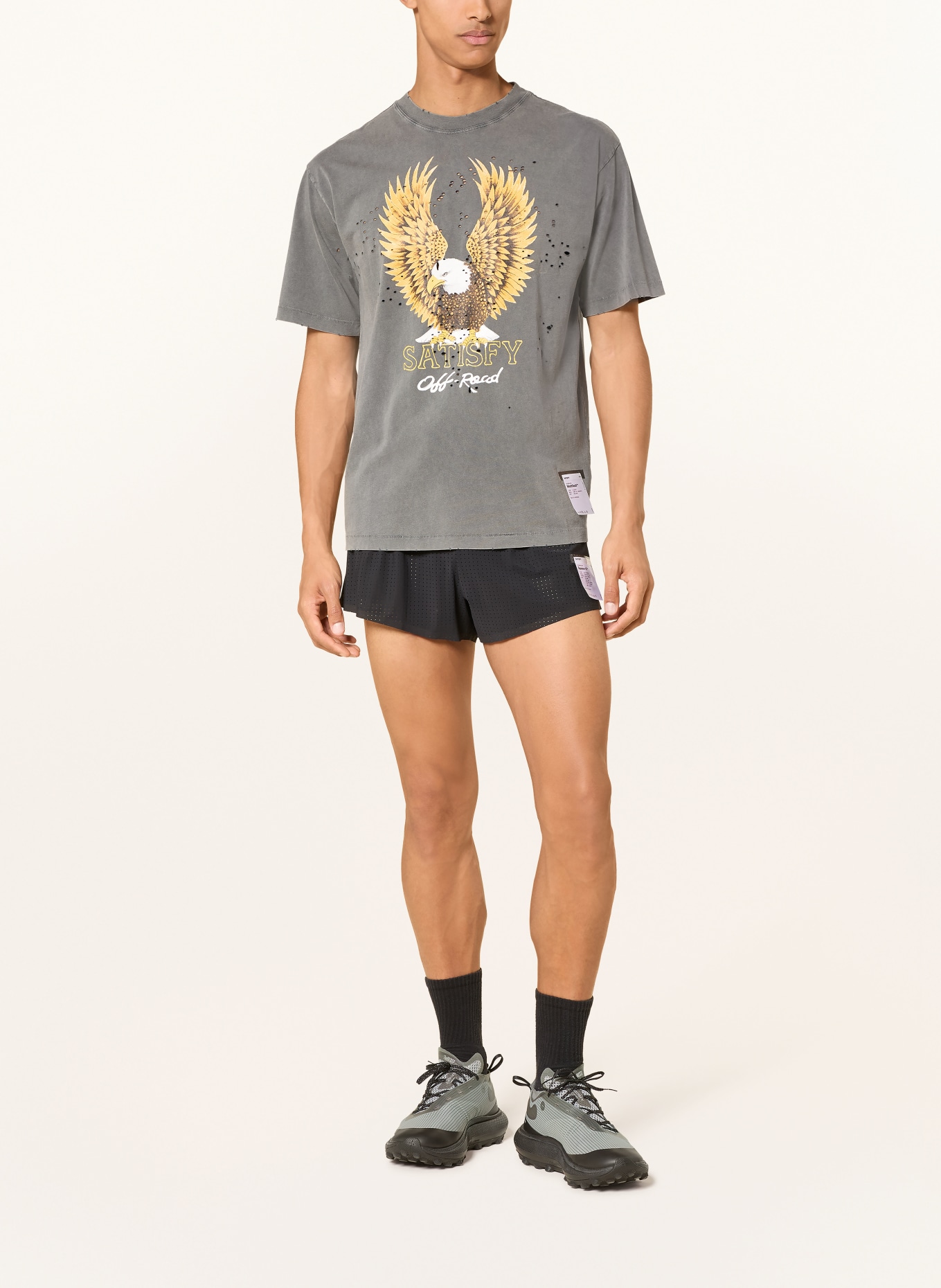 SATISFY Laufshirt MOTHTECH™: SCHWARZ / DUNKELGELB / WEISS