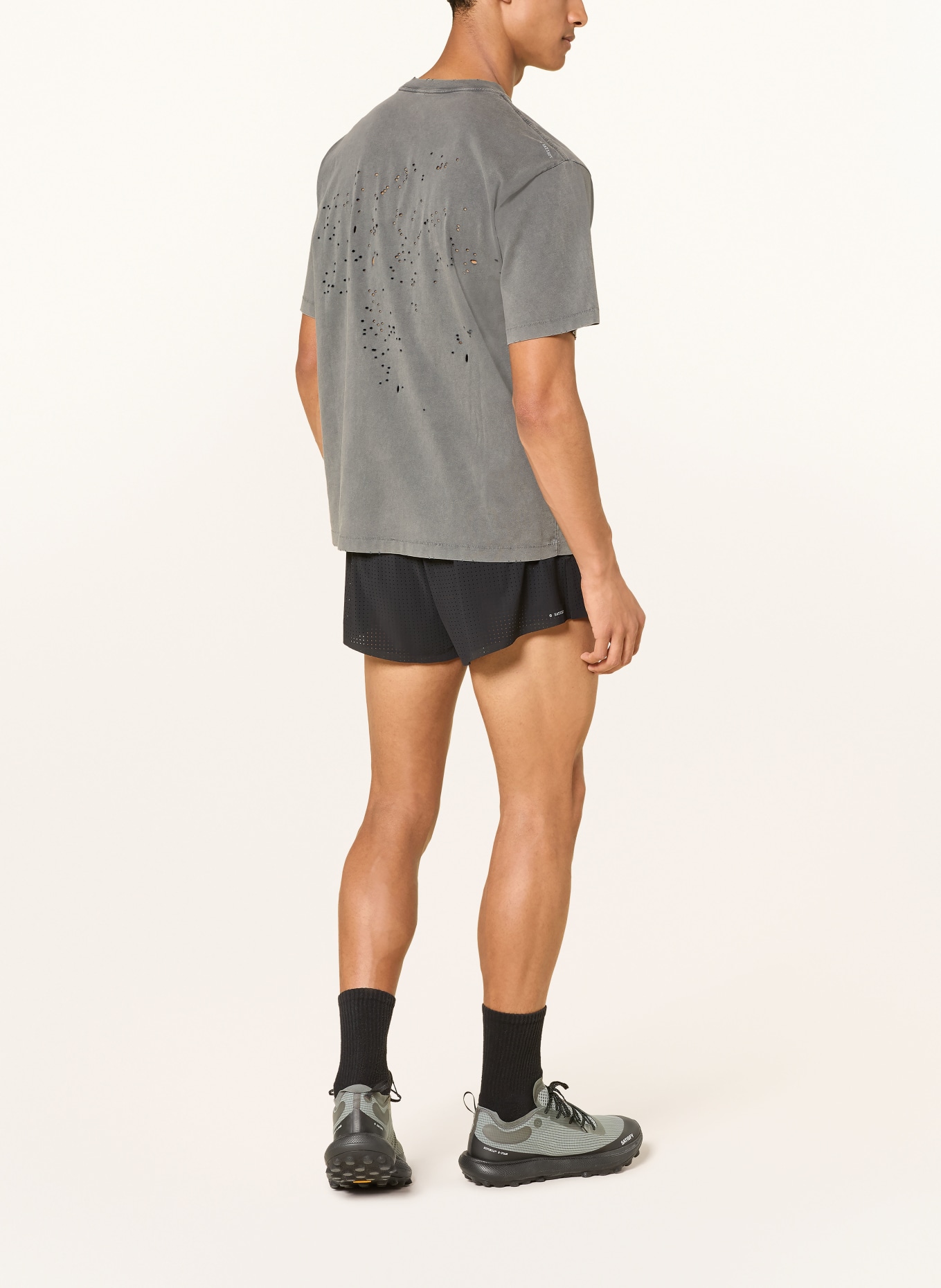 SATISFY Laufshirt MOTHTECH™: SCHWARZ / DUNKELGELB / WEISS