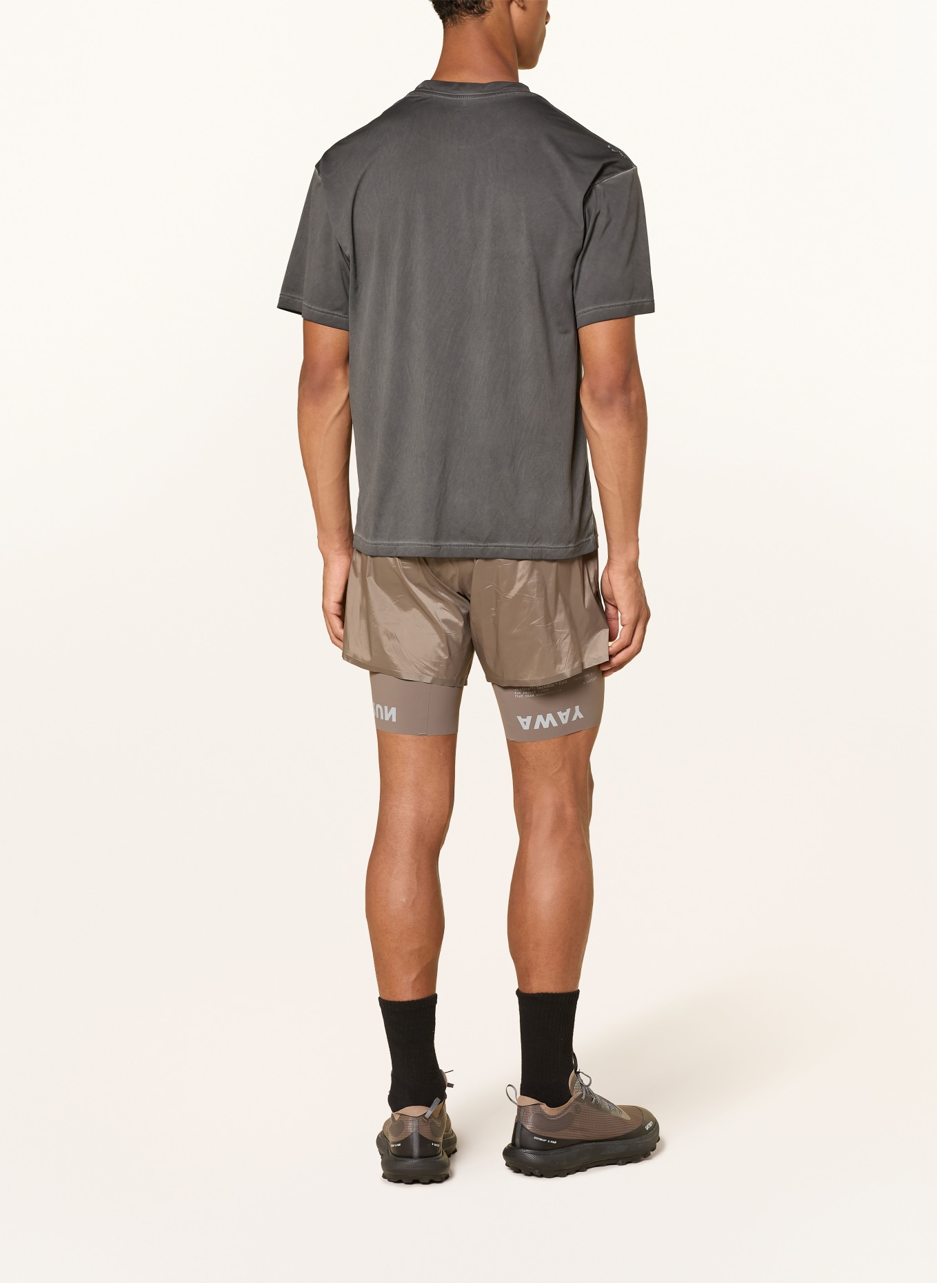 SATISFY 2-in-1-Laufshorts TECHSILK™ 8": BEIGE