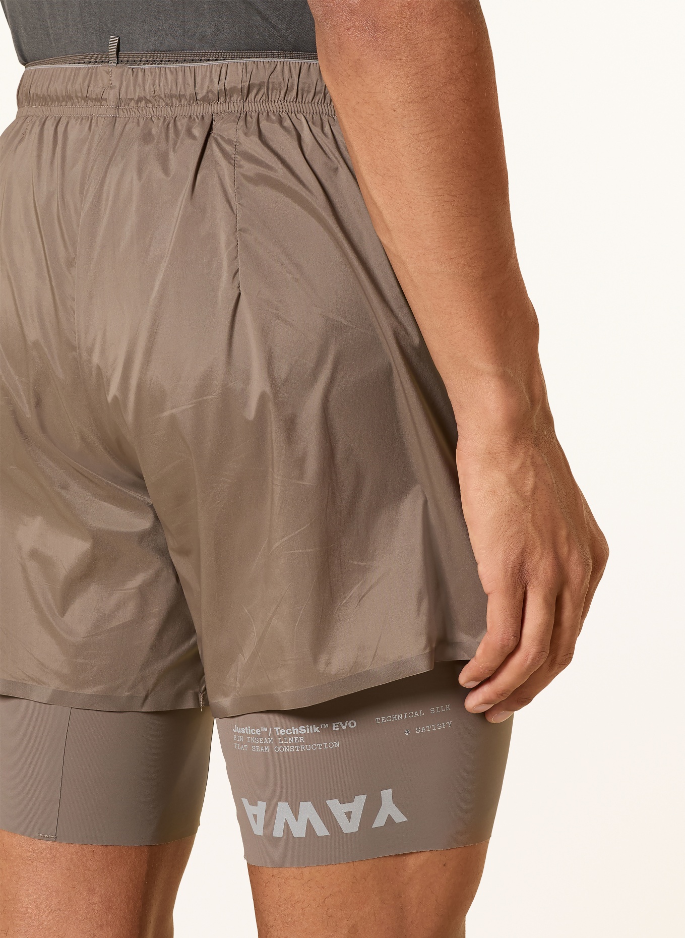 SATISFY 2-in-1-Laufshorts TECHSILK™ 8": BEIGE