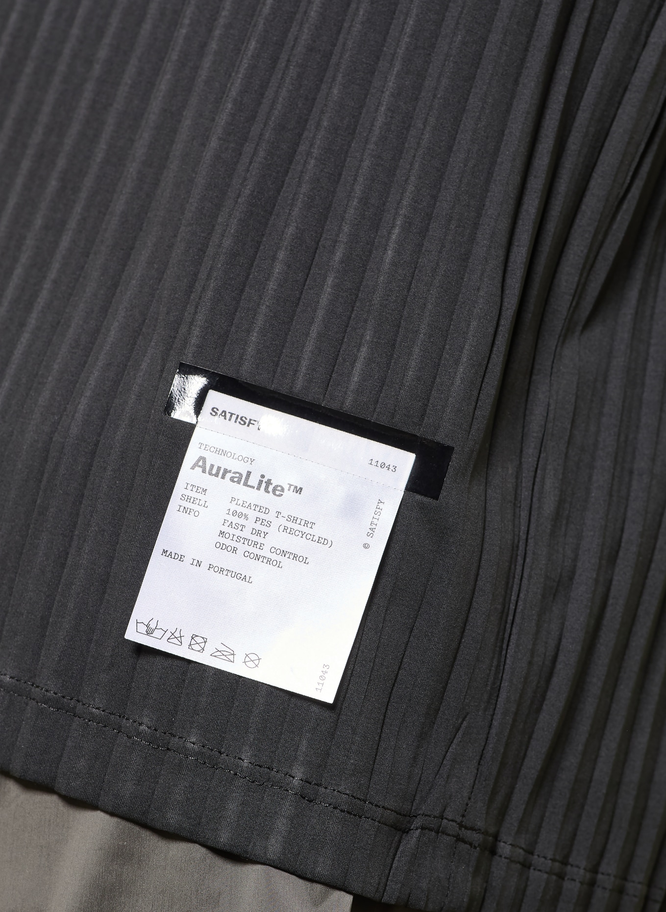 SATISFY Løbetrøje AURALITE™ PLEATED: SORT