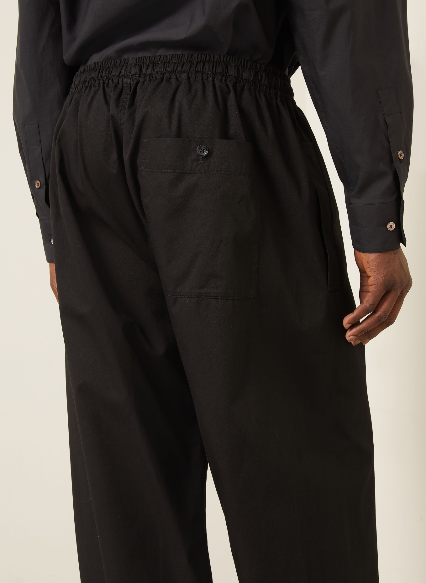 LEMAIRE Kalhoty Regular Fit: ČERNÁ