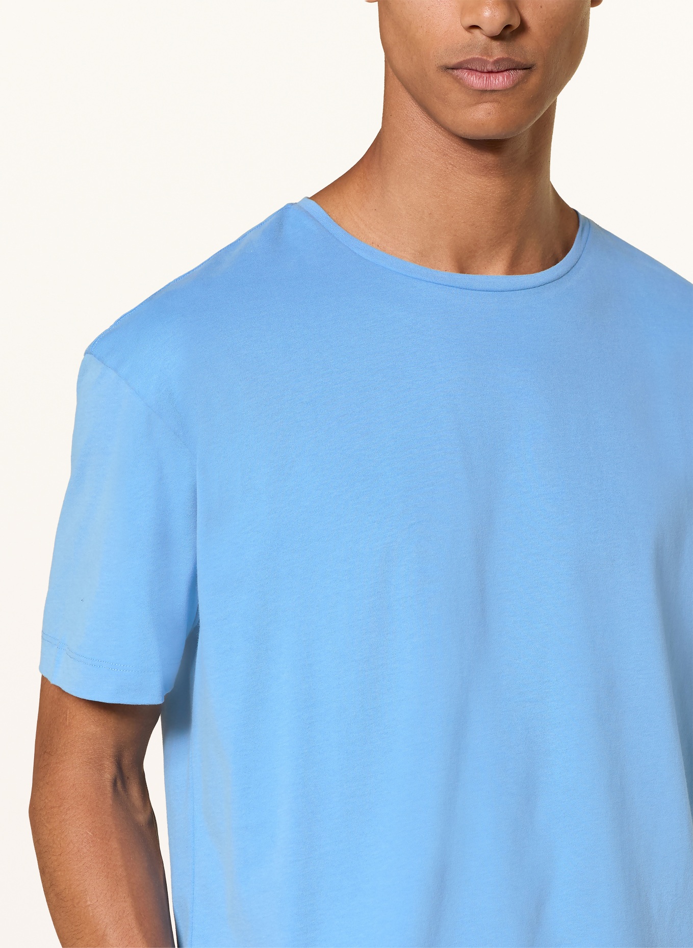 Juvia T-shirt JUAN: LICHTBLAUW