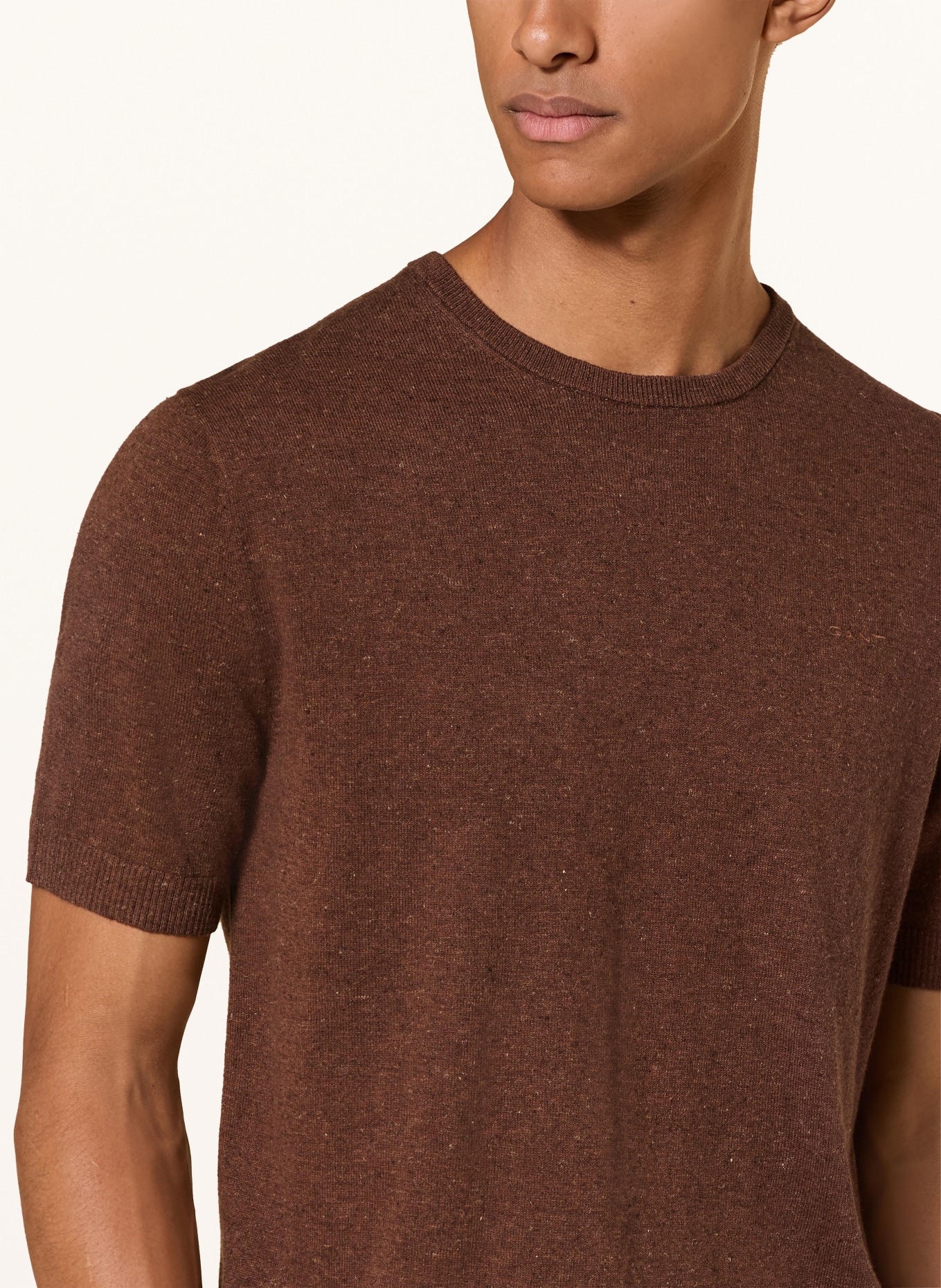 GANT T-shirt en maille avec lin: MARRON