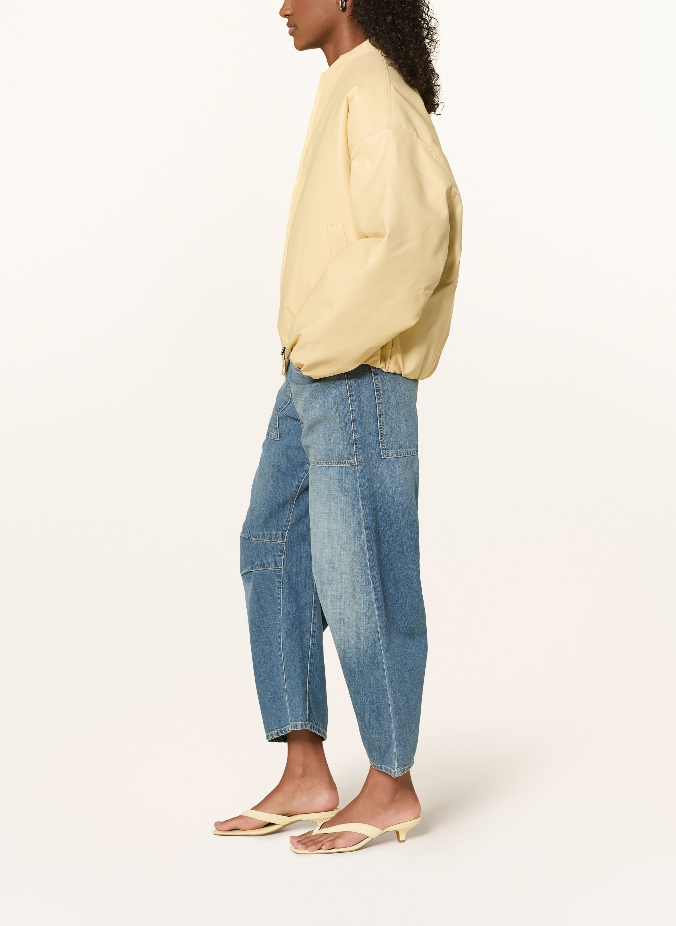 REPLAY Barrel Jeans: 009 MEDIUM BLUE
