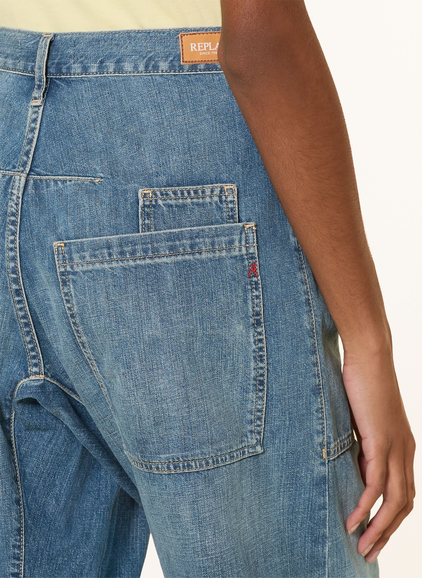 REPLAY Barrel Jeans: 009 MEDIUM BLUE