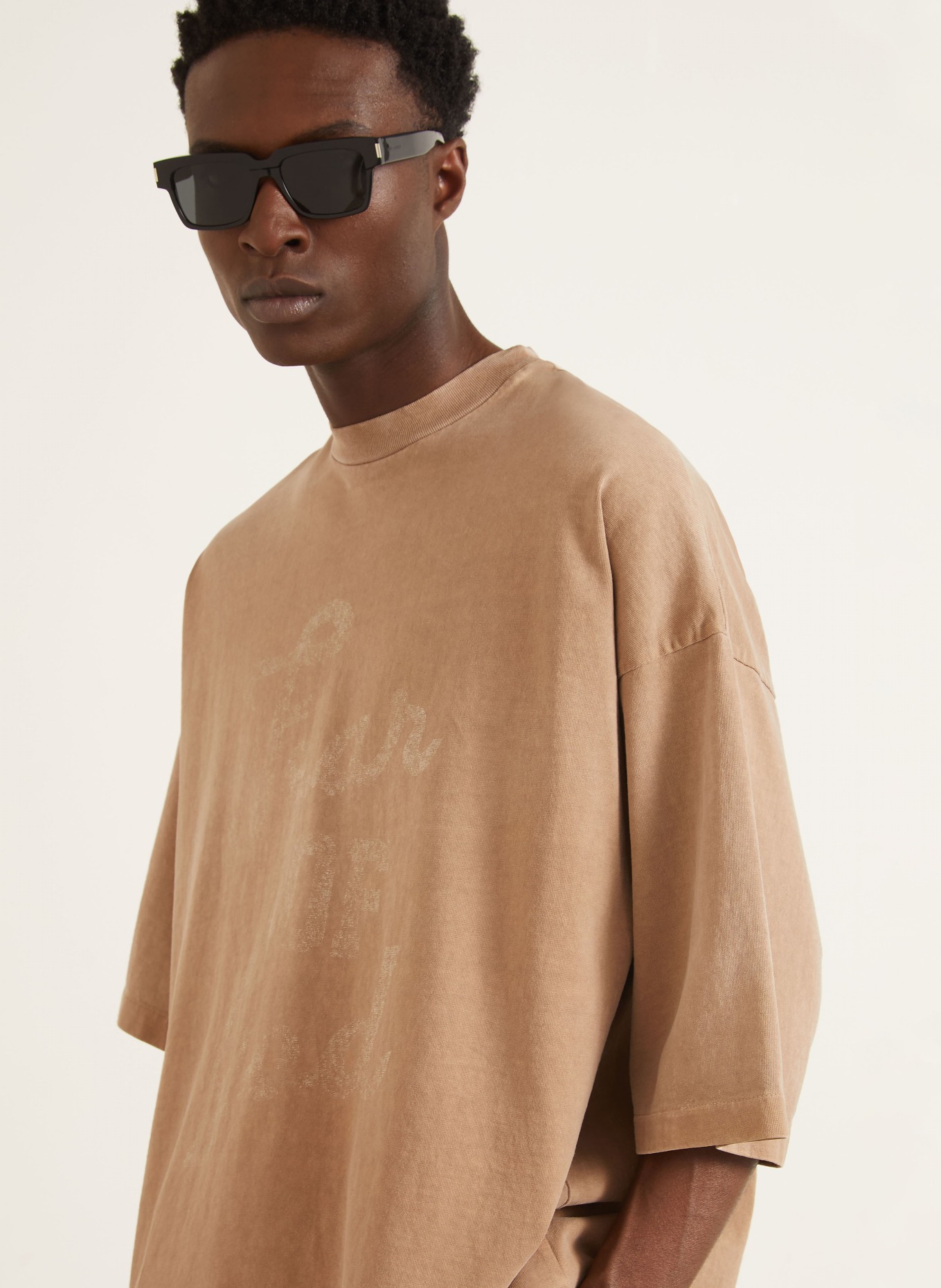 FEAR OF GOD Oversized tričko: SVĚTLE HNĚDÁ / TMAVĚ ŠEDÁ