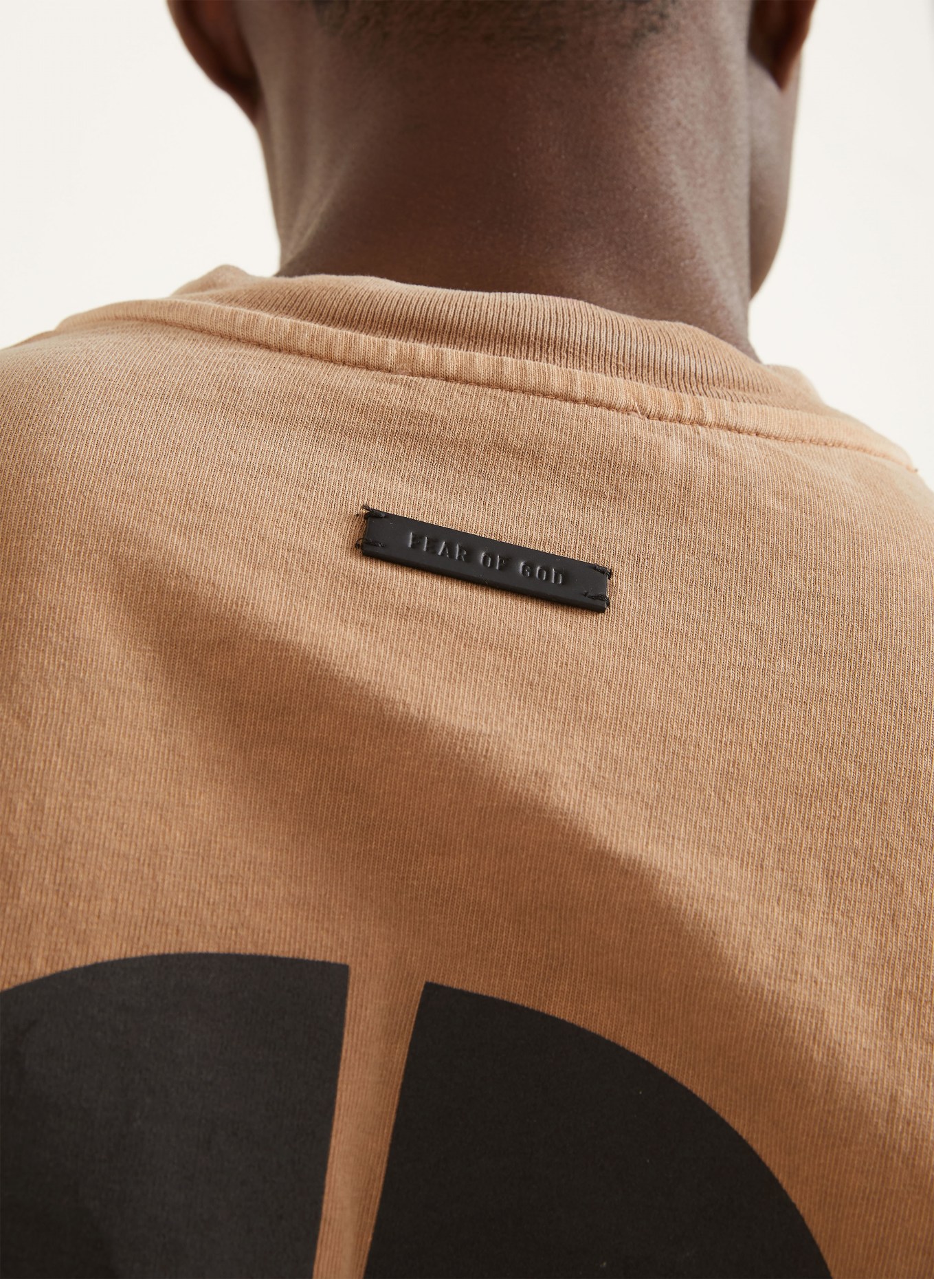 FEAR OF GOD Oversized tričko: SVĚTLE HNĚDÁ / TMAVĚ ŠEDÁ