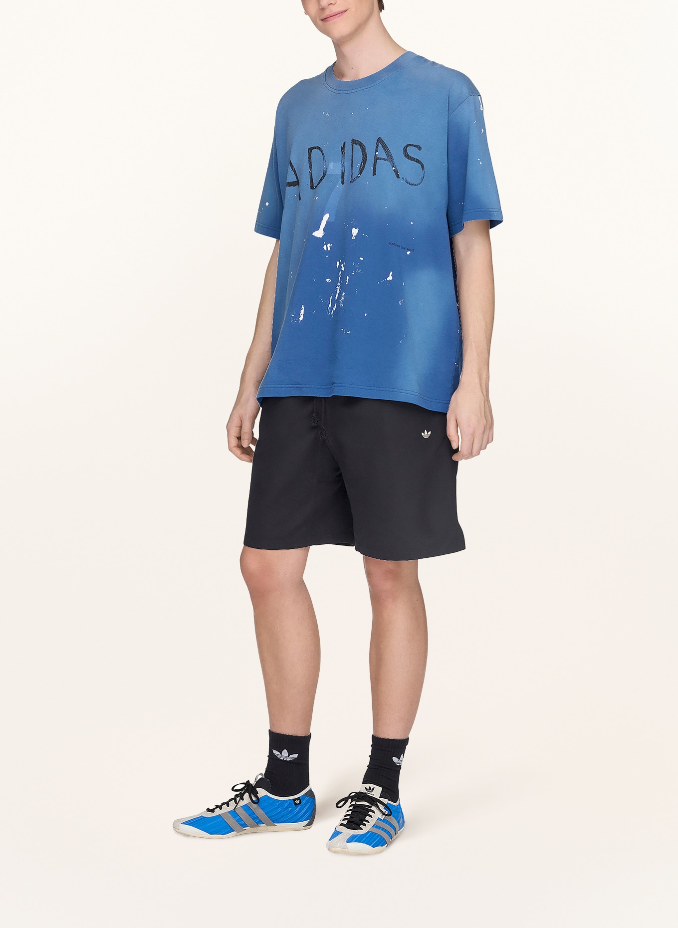 adidas Originals T-shirt SFTM007: BLAUW / WIT / ZWART