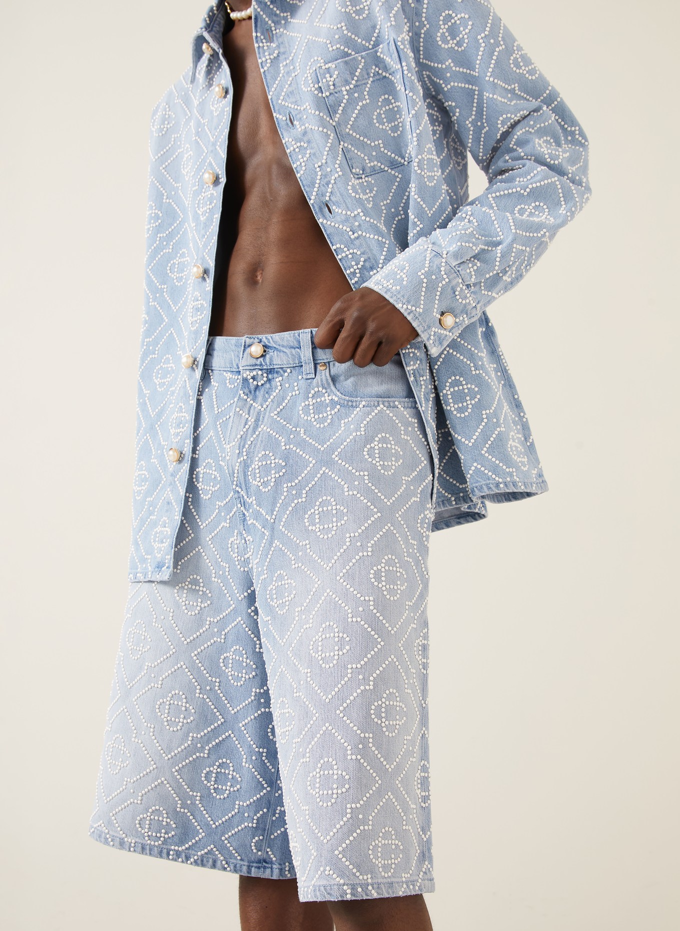 Casablanca Jeansshorts met sieradenparels: PEARL MONOGRAM