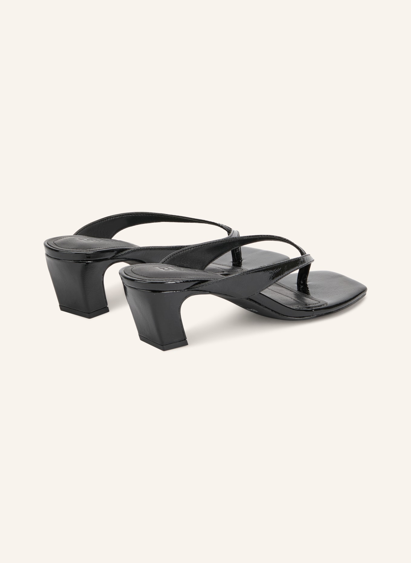 BIANCO Patent leather toe-separator sandals: BLACK
