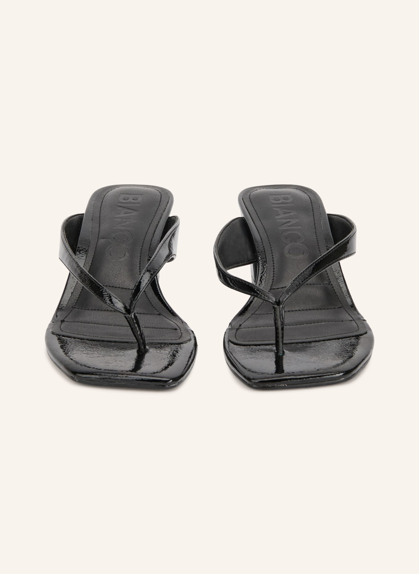 BIANCO Patent leather toe-separator sandals: BLACK
