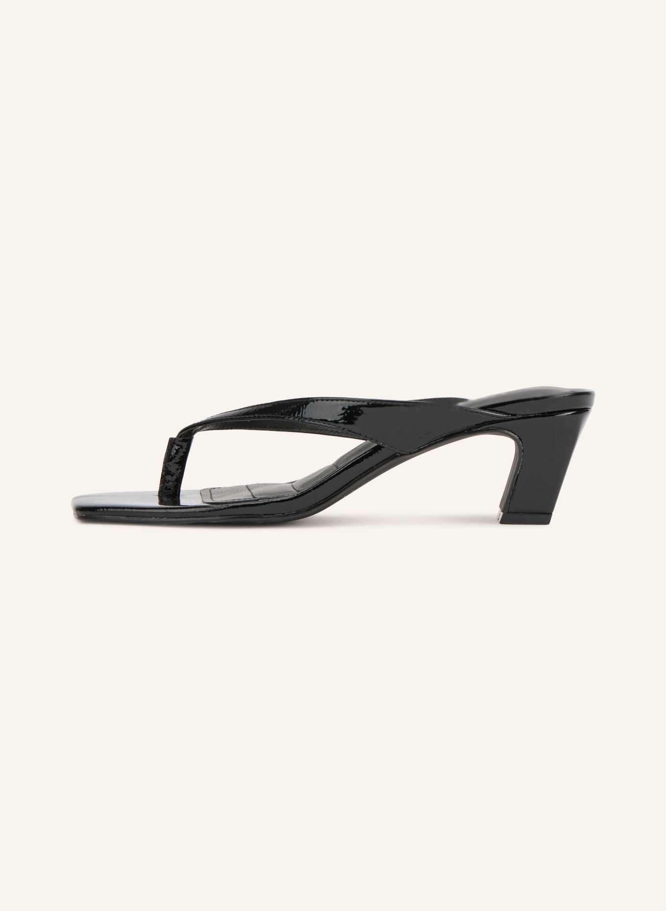 BIANCO Patent leather toe-separator sandals: BLACK