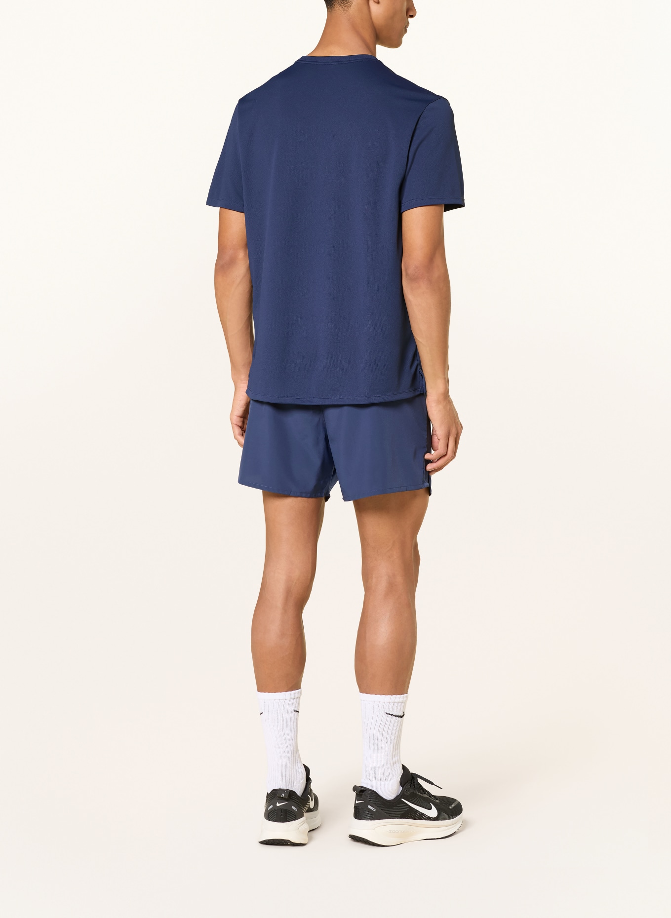 Nike Běžecké tričko MILER: TMAVĚ MODRÁ
