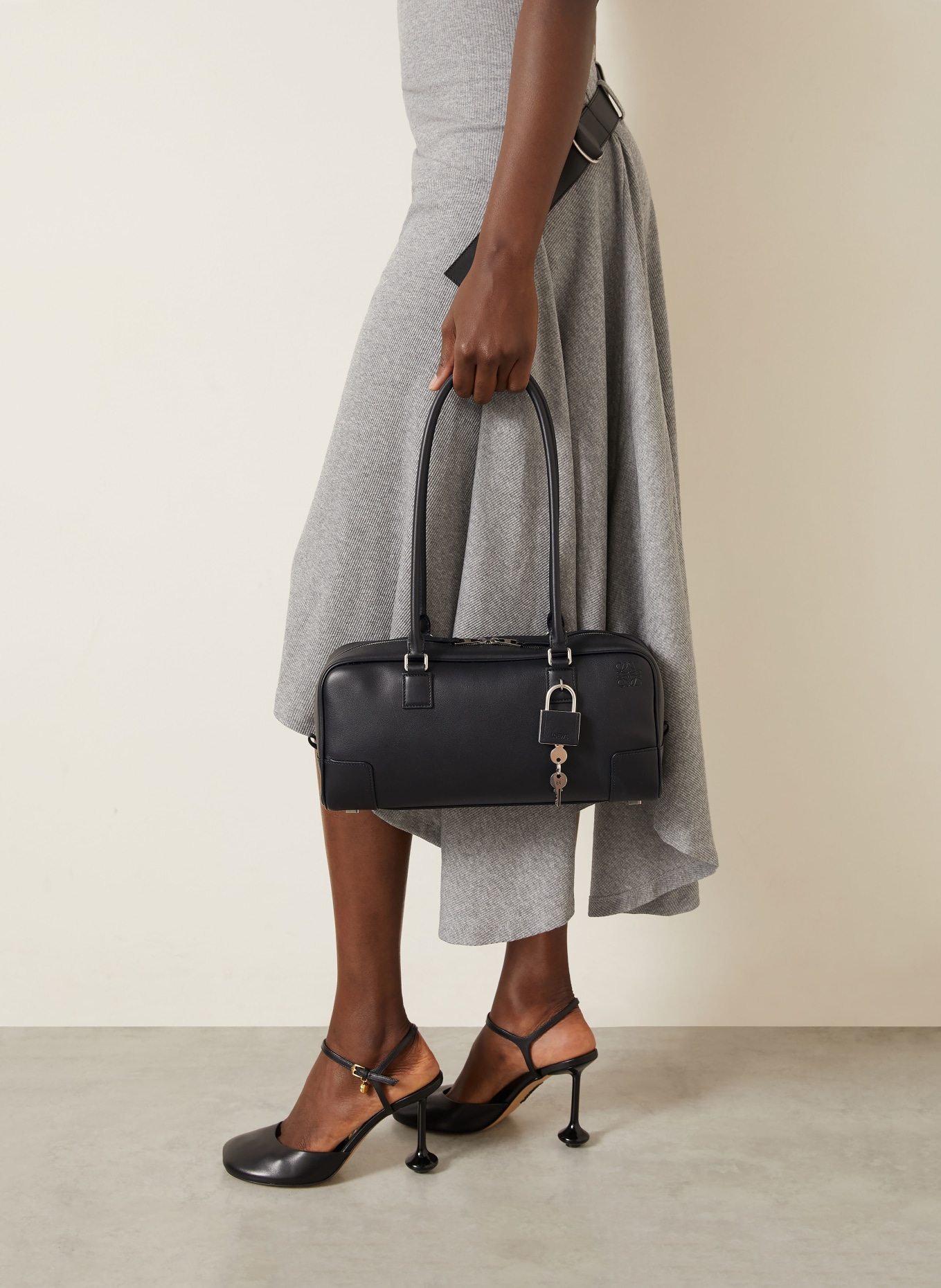 LOEWE Handtasche AMAZONA 31: SCHWARZ / SILBER