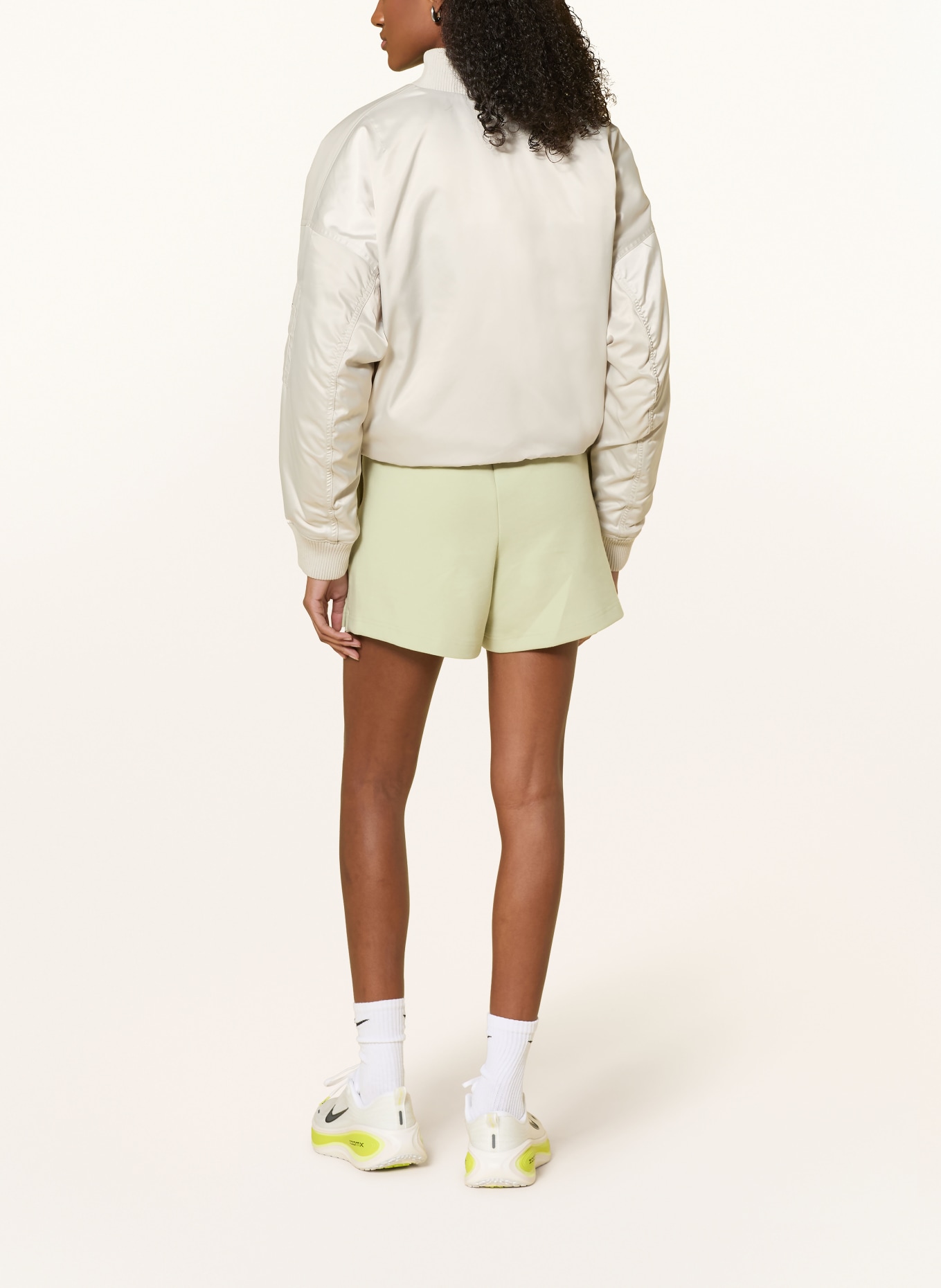 Nike Sweatshorts: HELLGRÜN