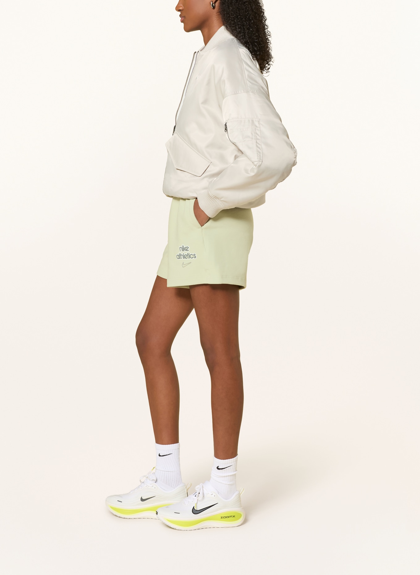Nike Sweatshorts: HELLGRÜN