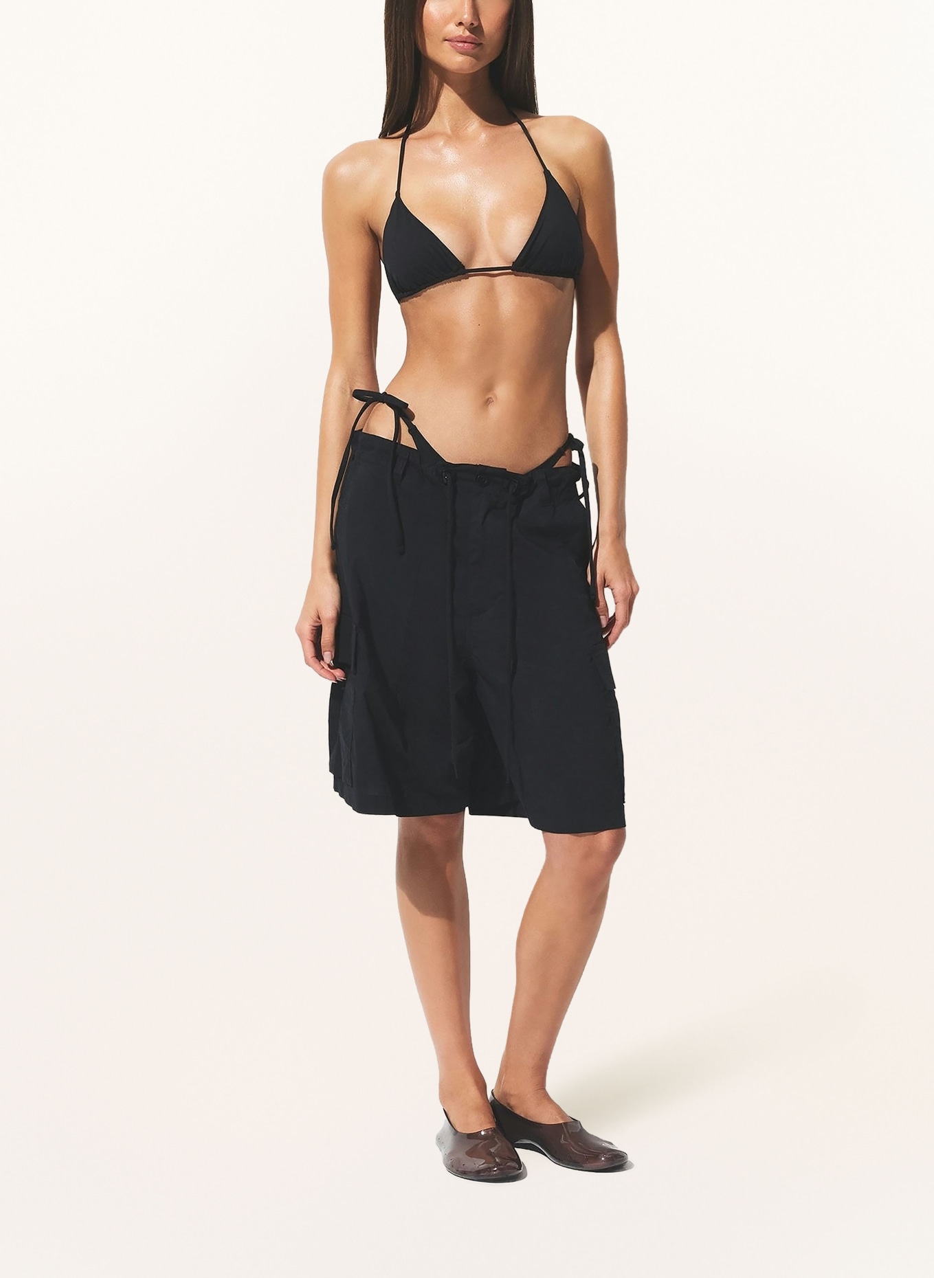 SKIMS Górka bikini typu trójkąt SIGNATURE SWIM: ONX ONYX