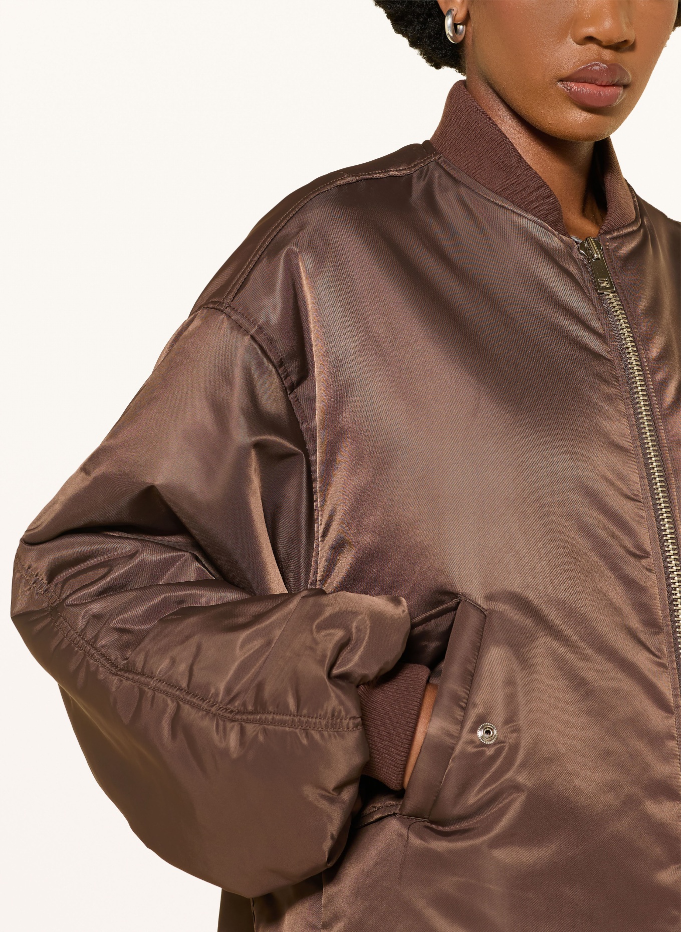 The Frankie Shop Oversized blouson ASTRA i satin: BRUN