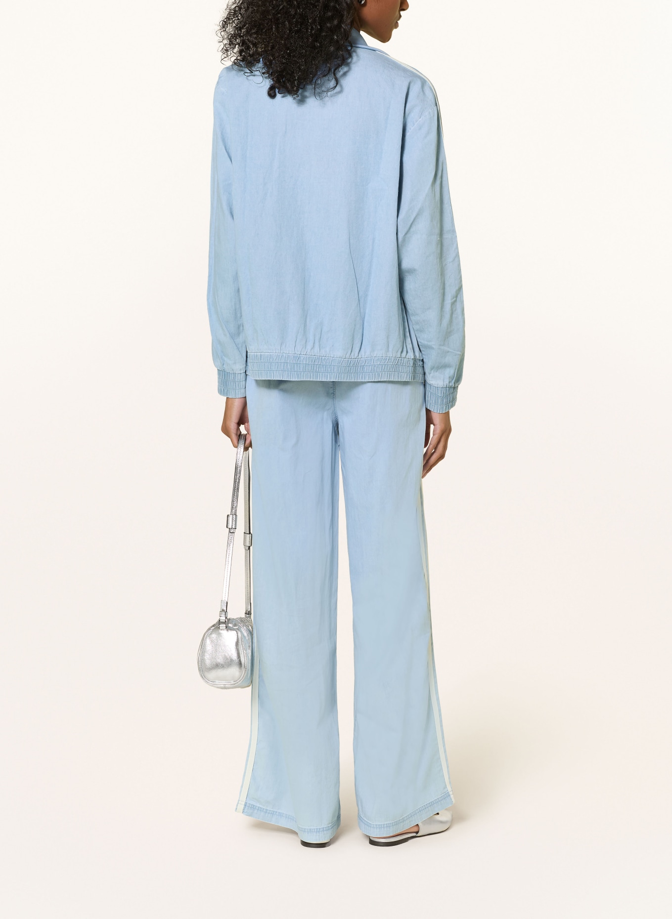 adidas Originals Wide-Leg Jeans SUMMER GLOW DENIM WIDE LEG: LGHDEN