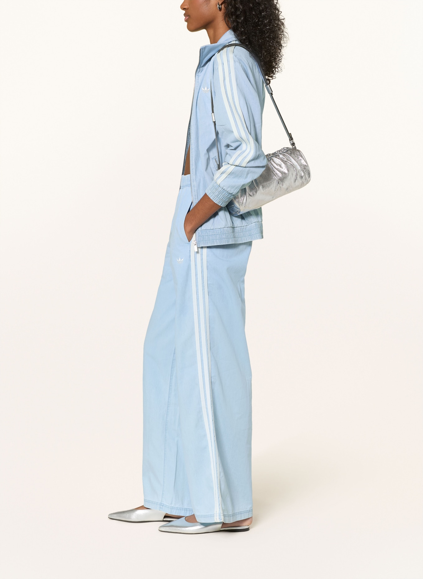 adidas Originals Wide-Leg Jeans SUMMER GLOW DENIM WIDE LEG: LGHDEN