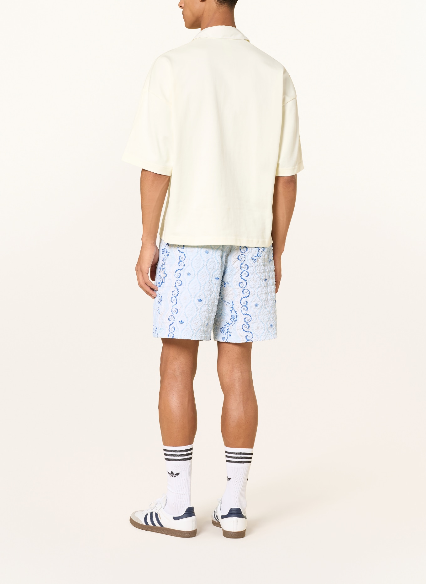 adidas Originals Short en seersucker imprimé: CRÈME / BLEU CLAIR / BLEU