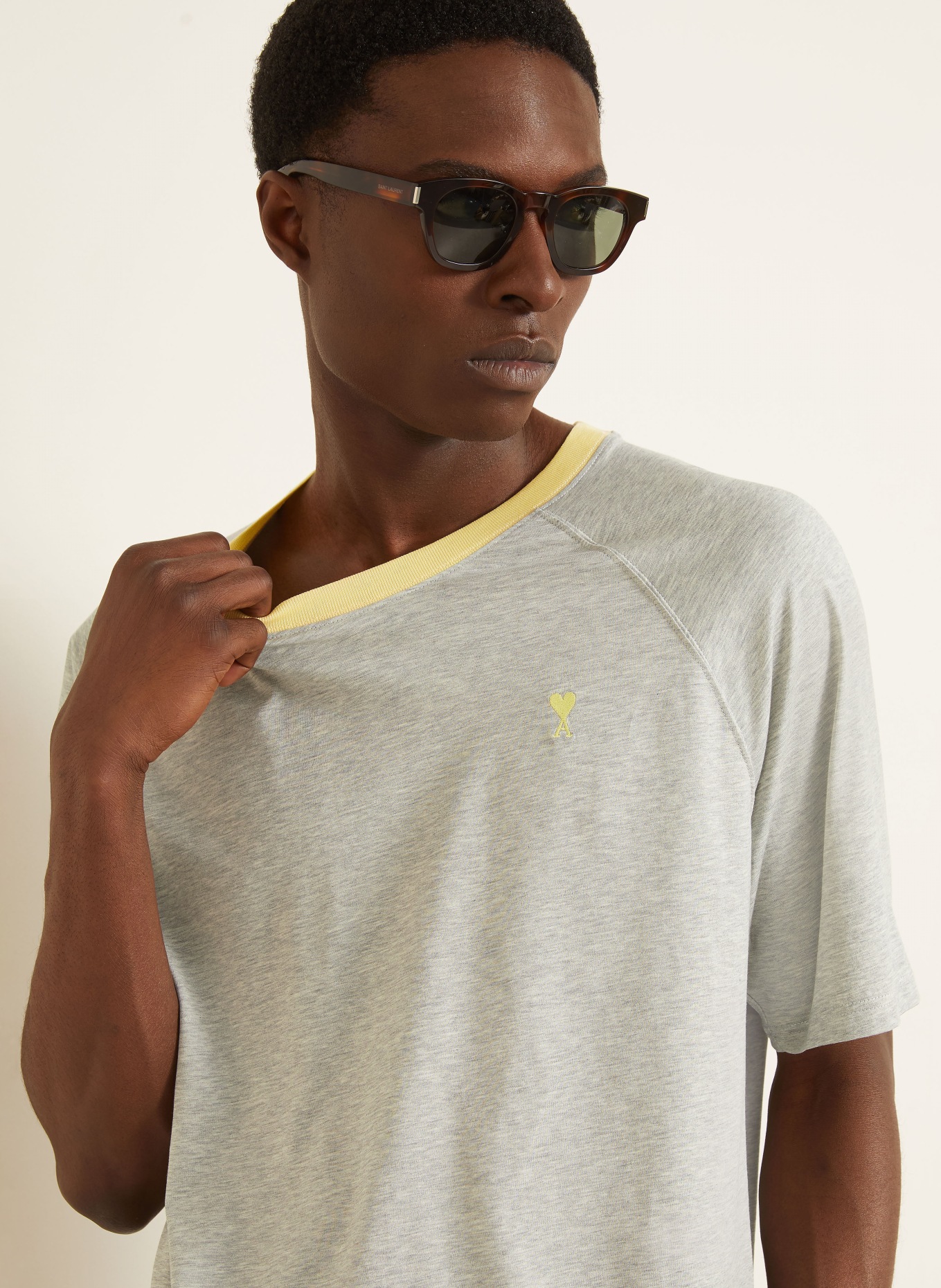 AMI PARIS T-shirt: LIGHT GRAY / LIGHT YELLOW