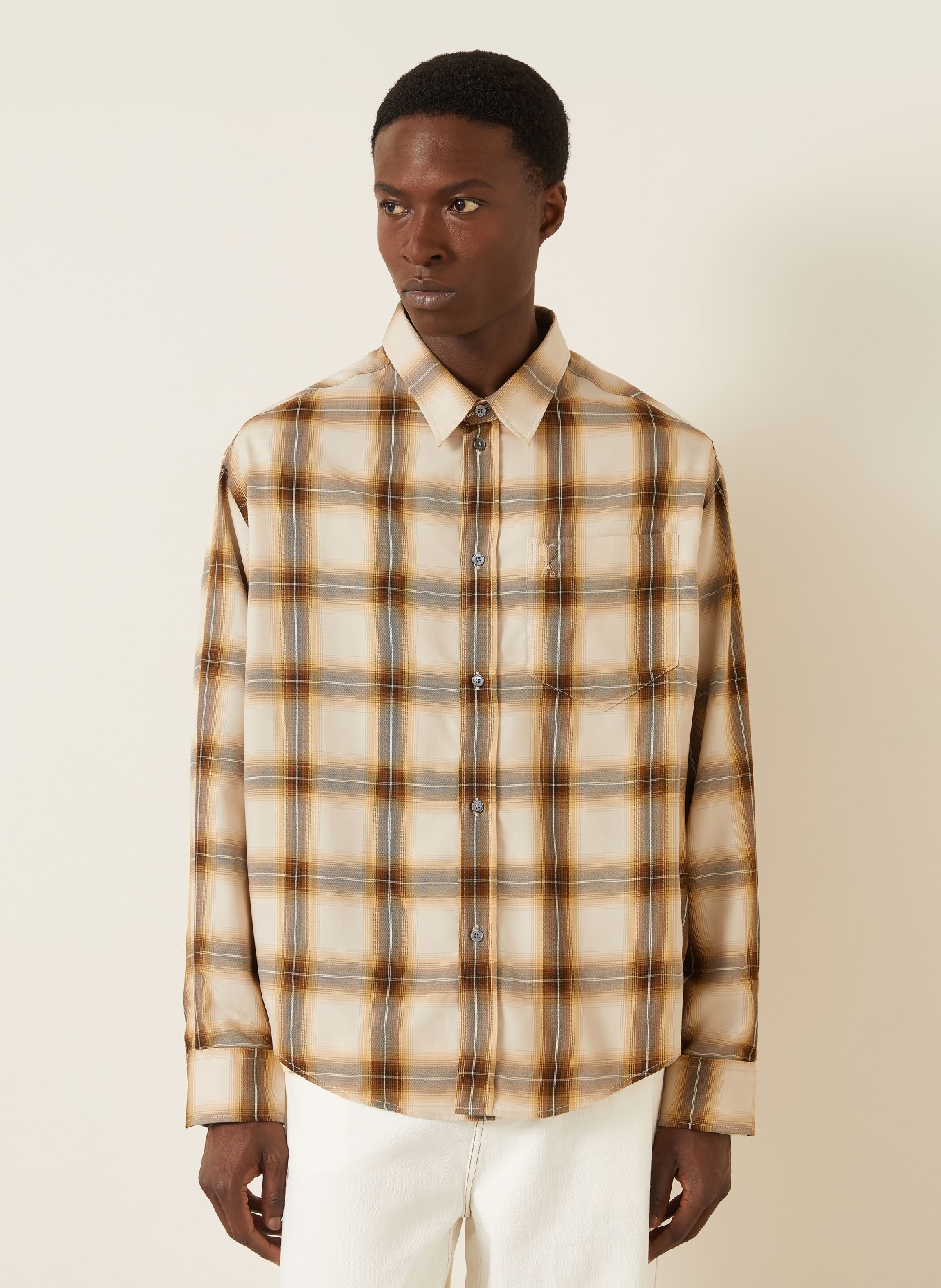 AMI PARIS Hemd Comfort Fit: CREME / BRAUN / WEISS