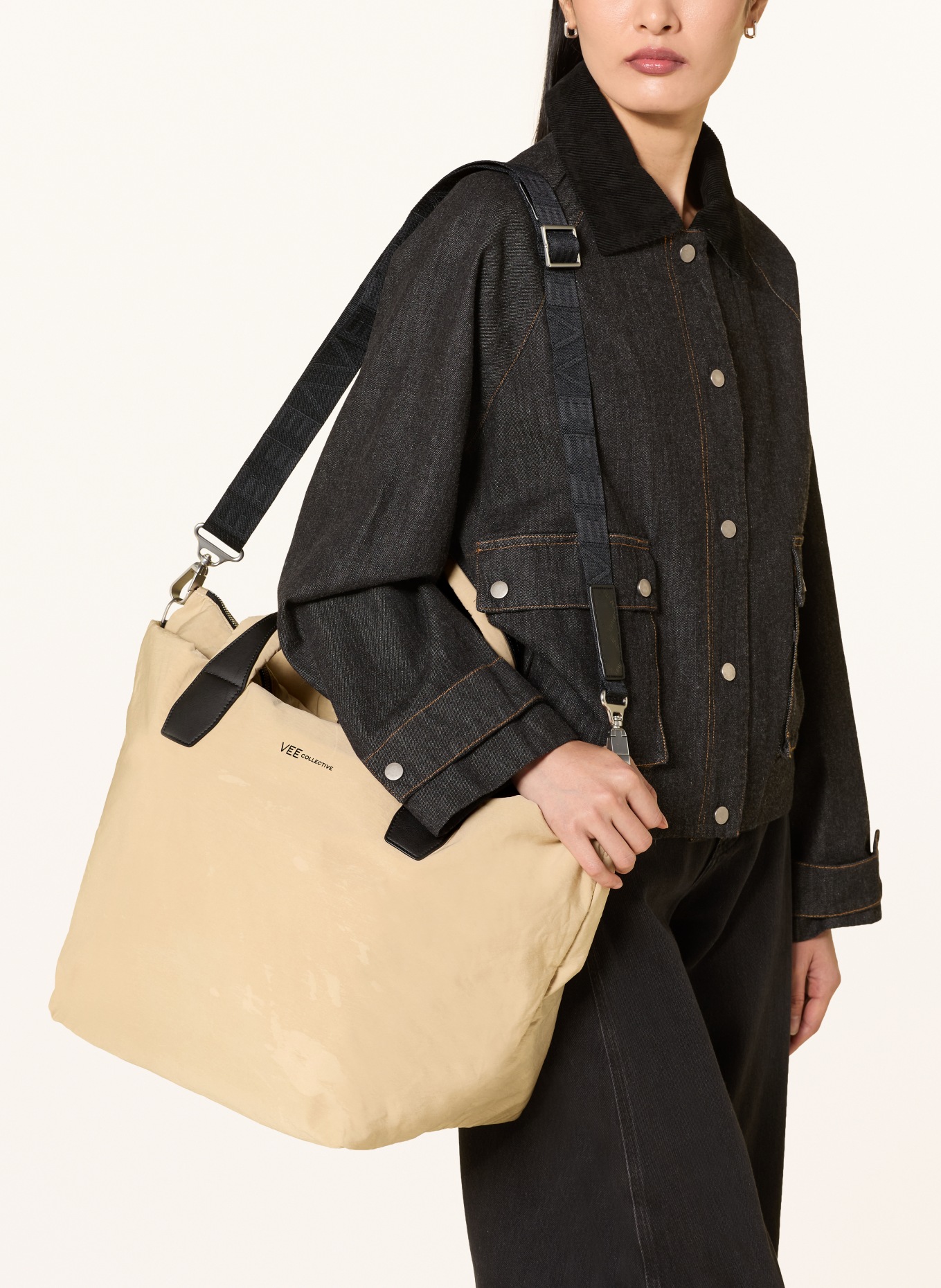 Vee Collective Shopper ESSENCE MEDIUM: BEIGE / ZILVER / ZWART