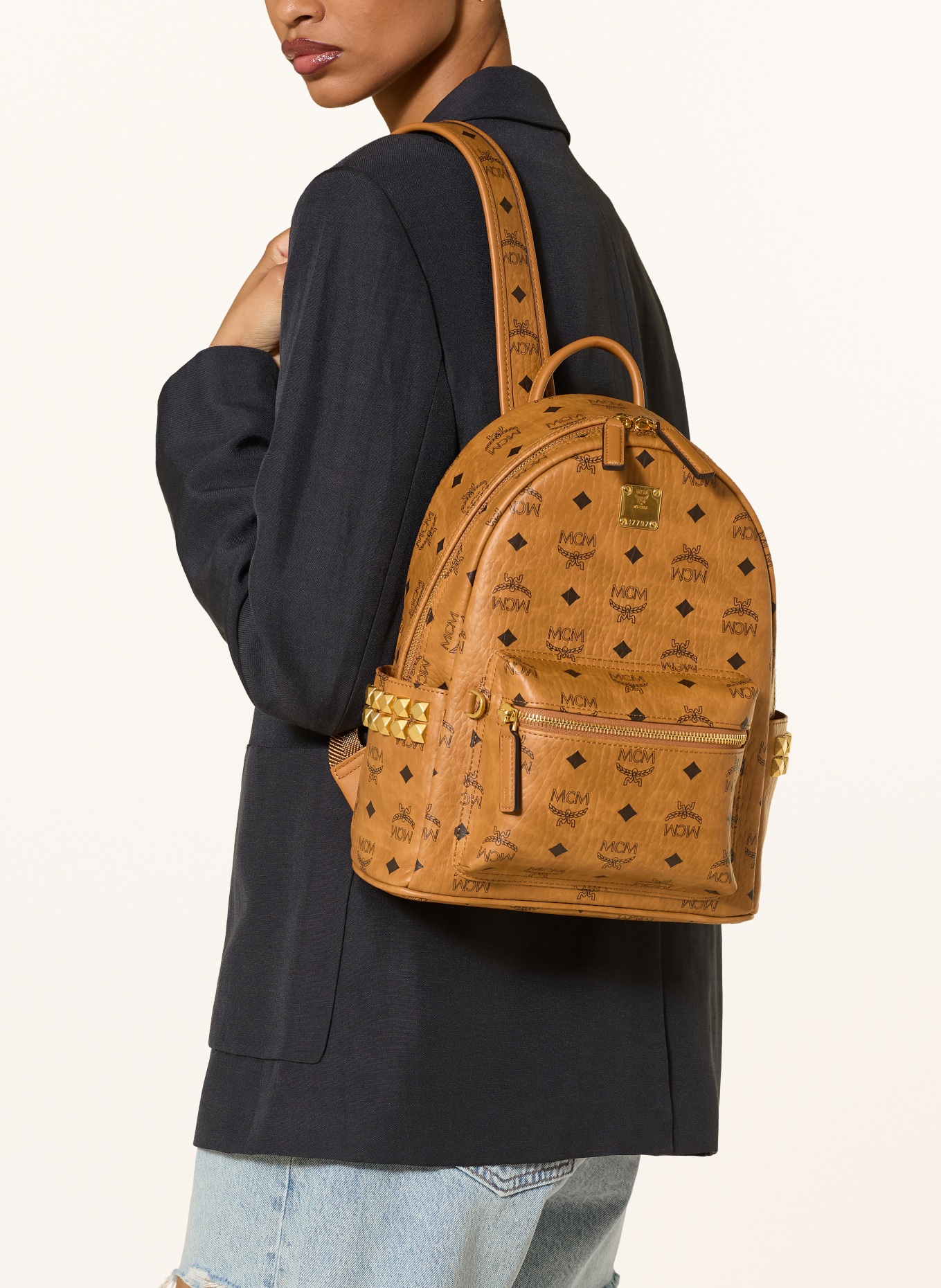 MCM Rugzak STARK SMALL met studs: COGNAC / GOUD / ZWART