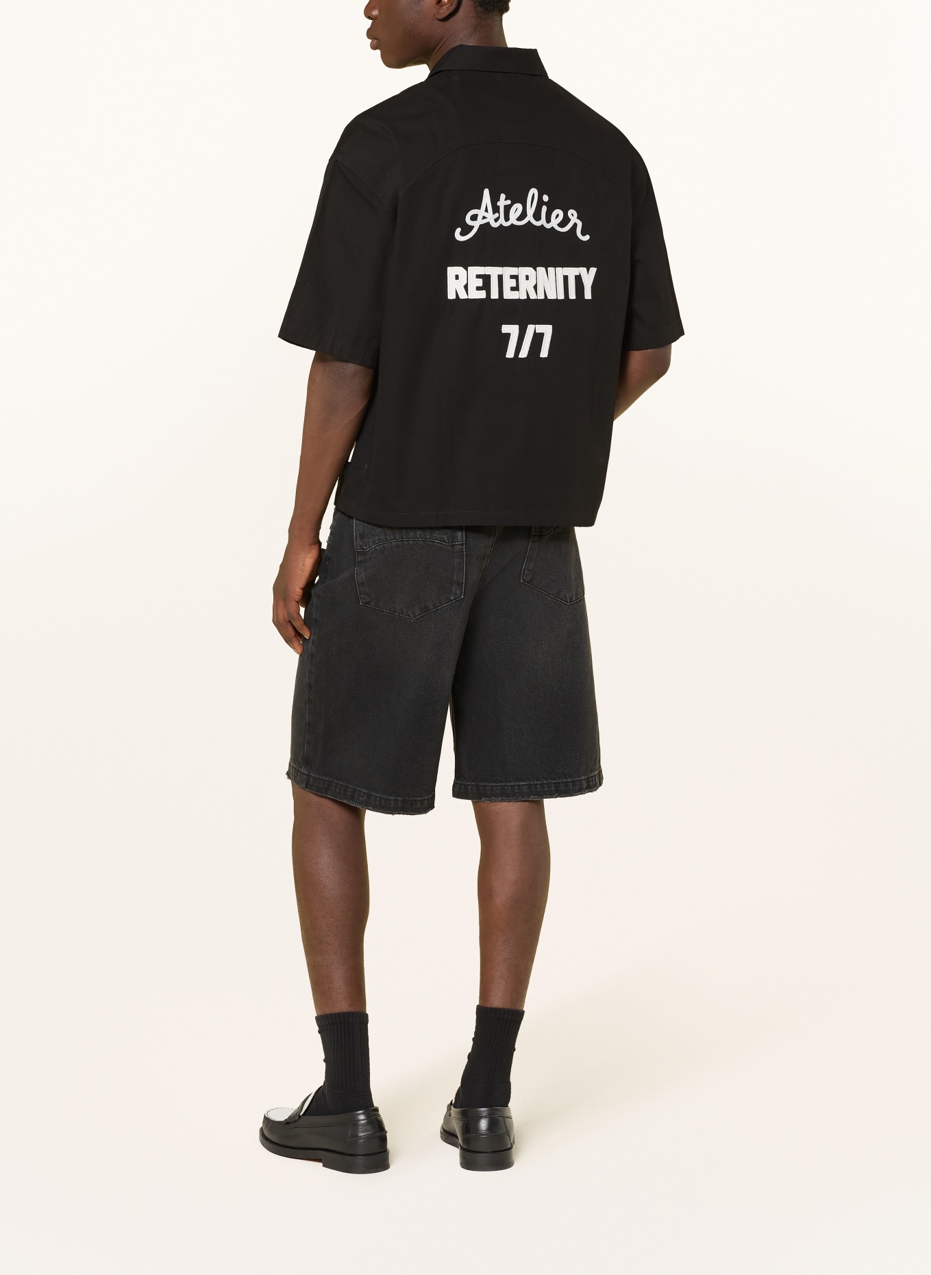 RETERNITY Szorty jeansowe z nitami: BLACK