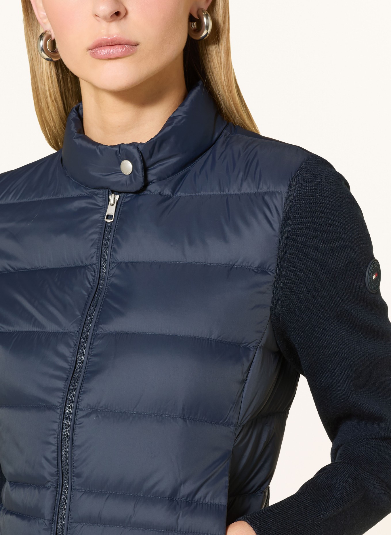 TOMMY HILFIGER Steppjacke im Materialmix: DUNKELBLAU