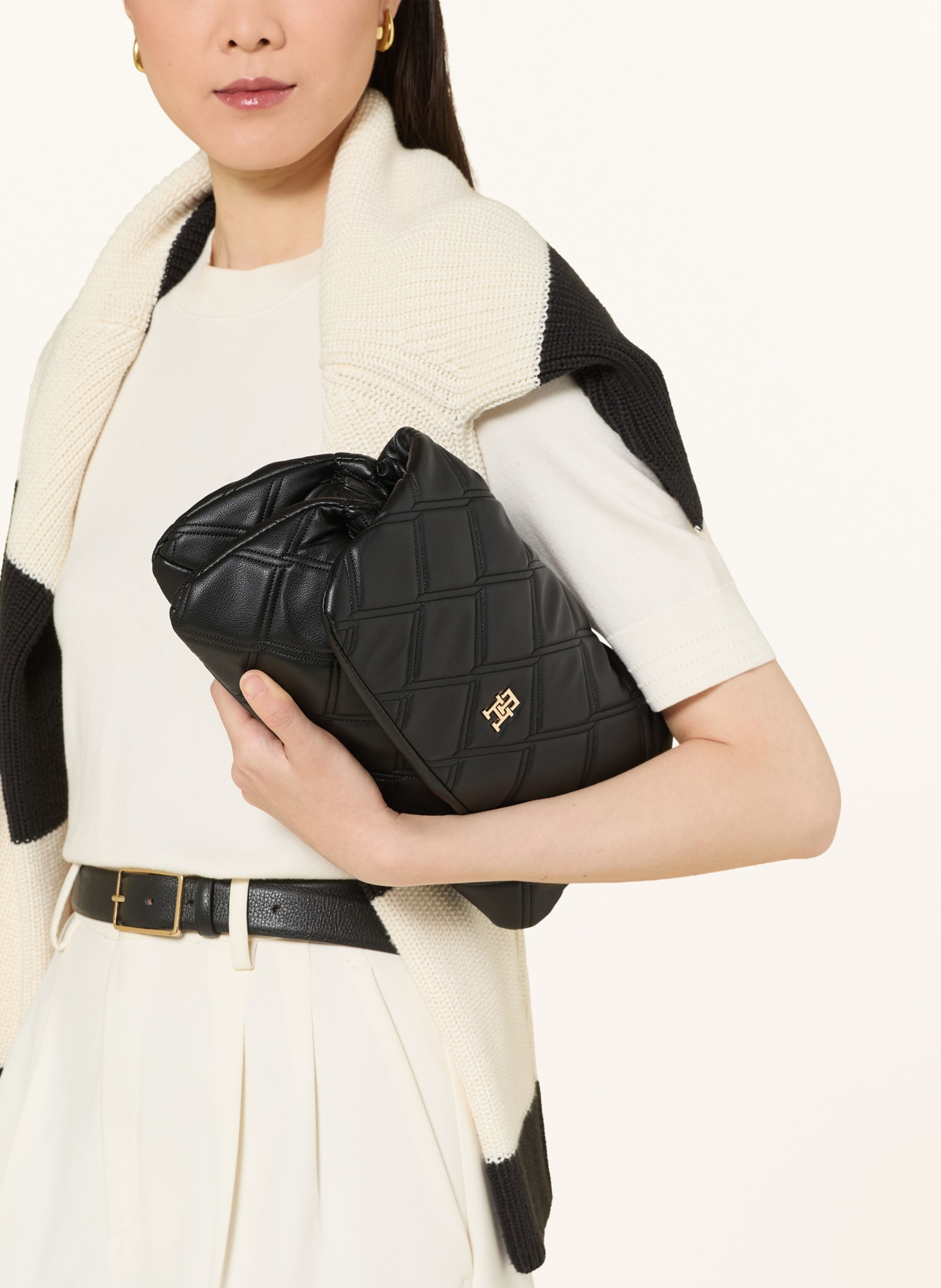 TOMMY HILFIGER Schoudertas: ZWART / GOUD