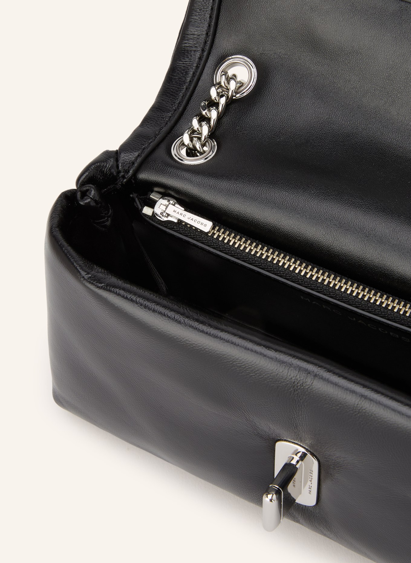 MARC JACOBS Geantă de umăr THE CHAIN MINI BAG: NEGRU / ARGINT