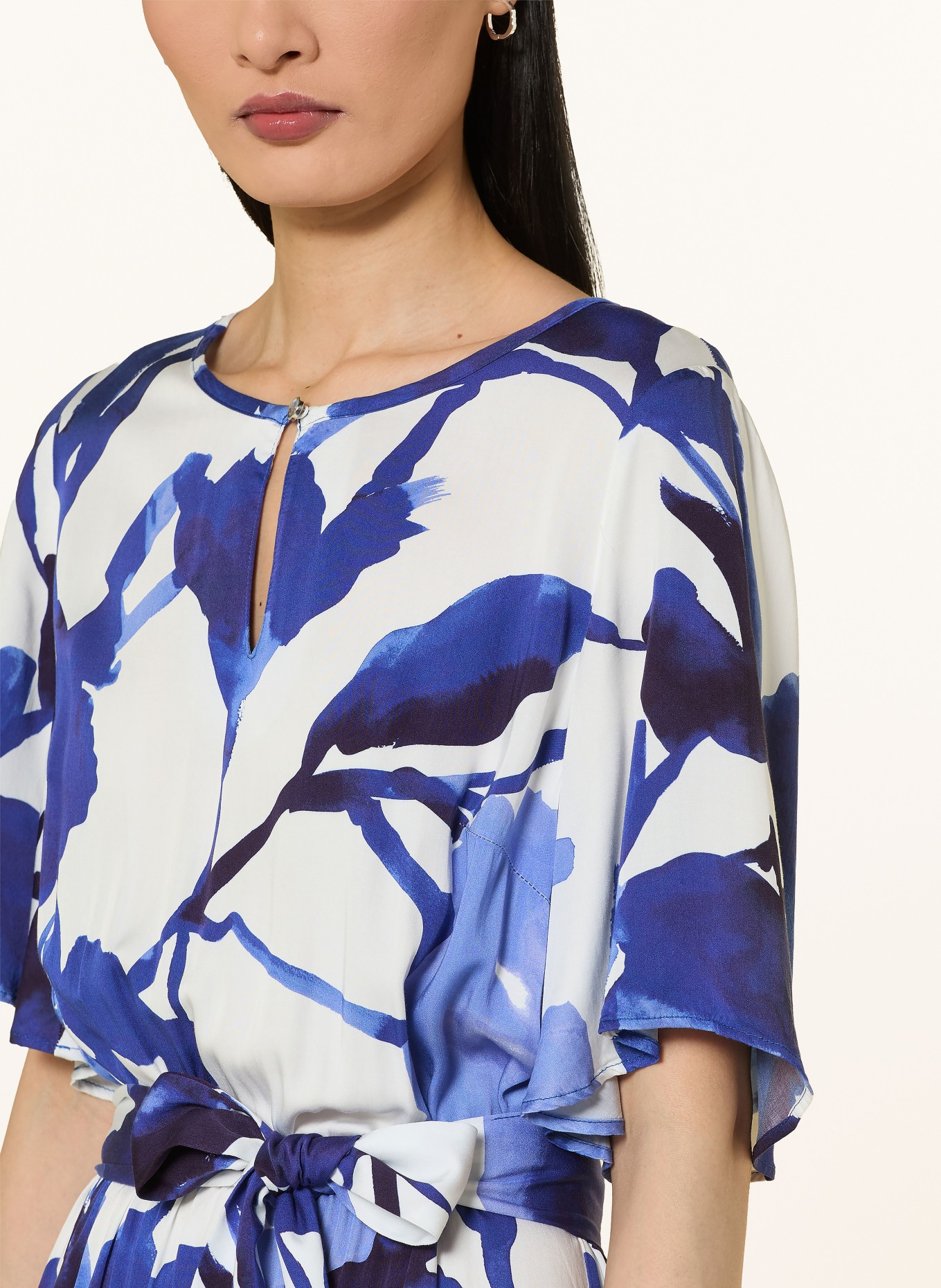 Betty Barclay Kleid: WEISS / DUNKELBLAU / BLAU