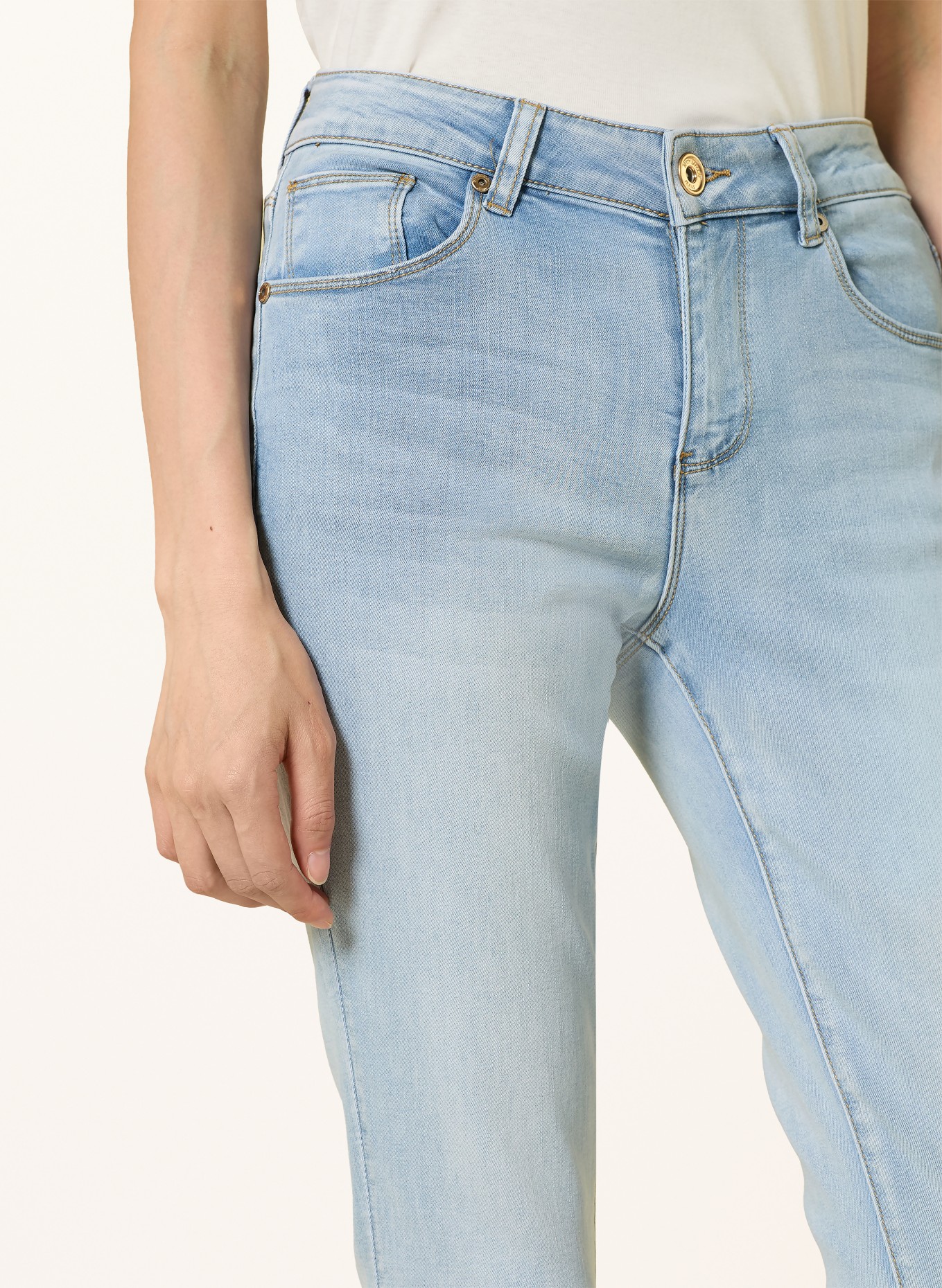 Betty Barclay Cropped Jeans mit Schmucksteinen: 8618 LIGHT BLUE DENIM