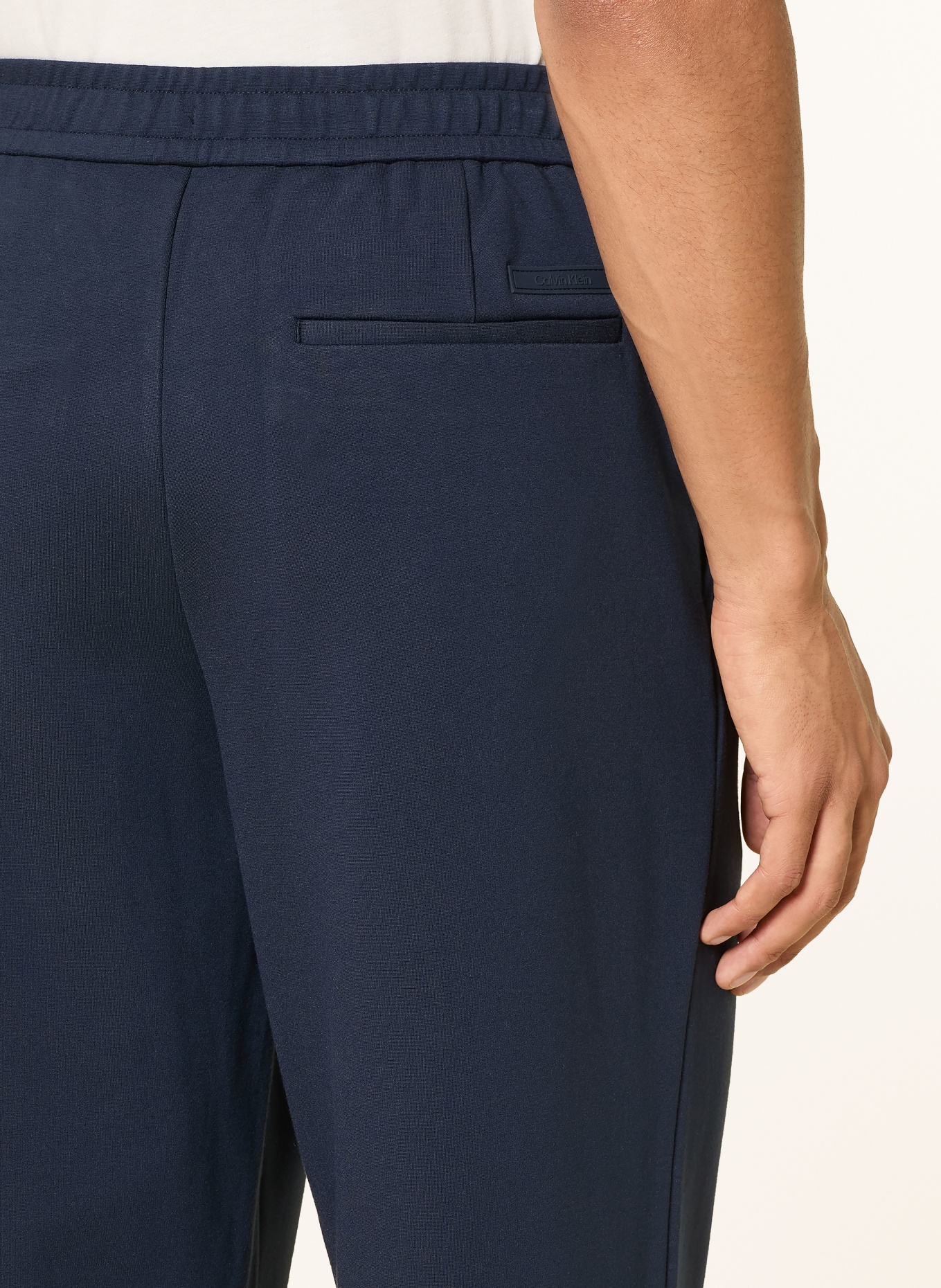Calvin Klein Pantalon de jogging coupe fuselée en jersey: BLEU FONCÉ