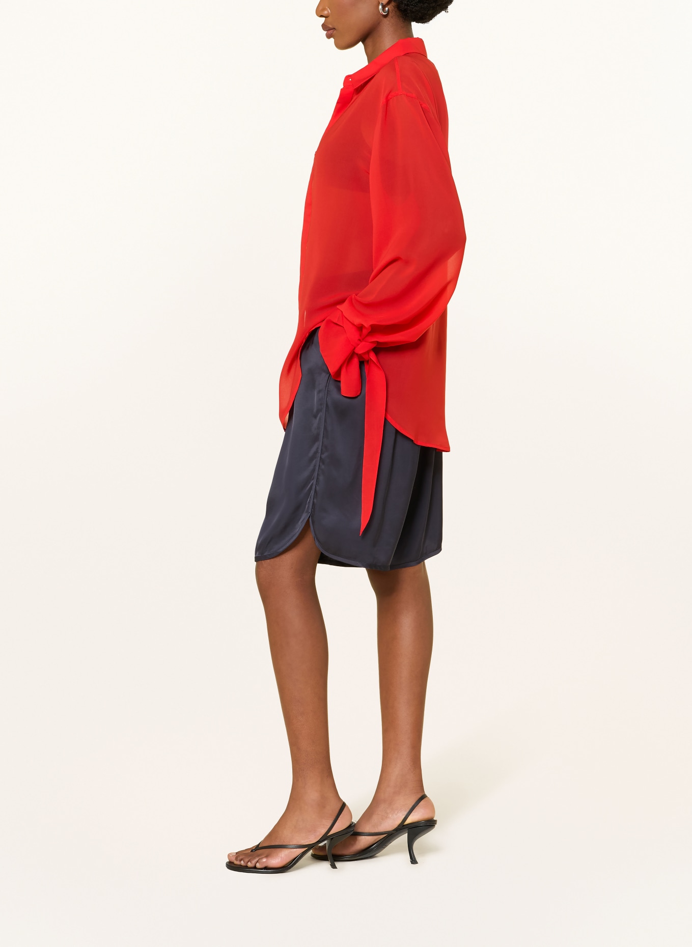 The Frankie Shop Satin-bermudaer NELIS: MØRKEBLÅ