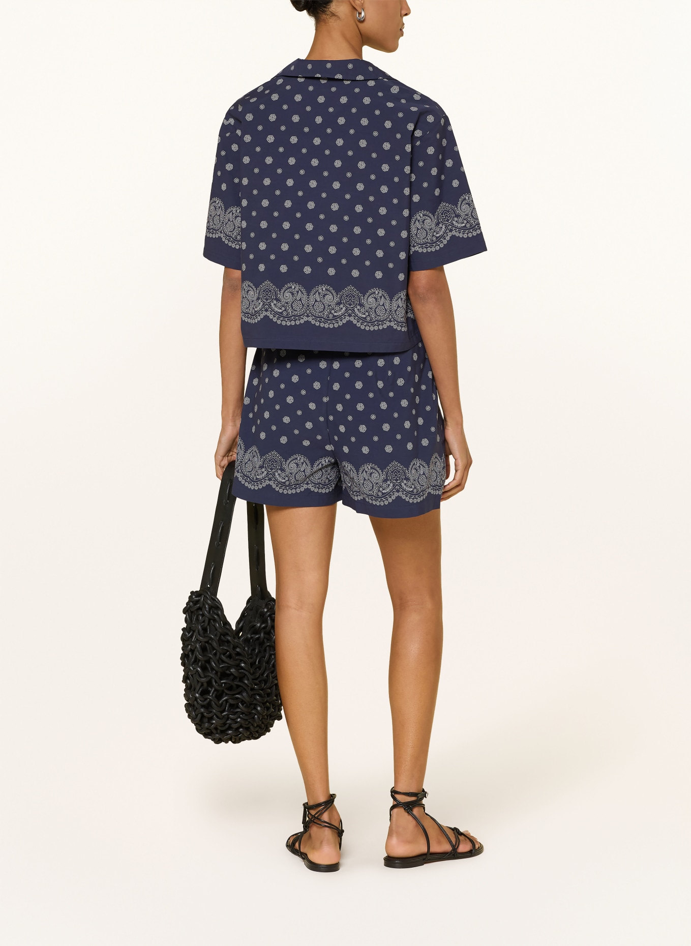 mavi Shorts: DARK BLUE / WHITE