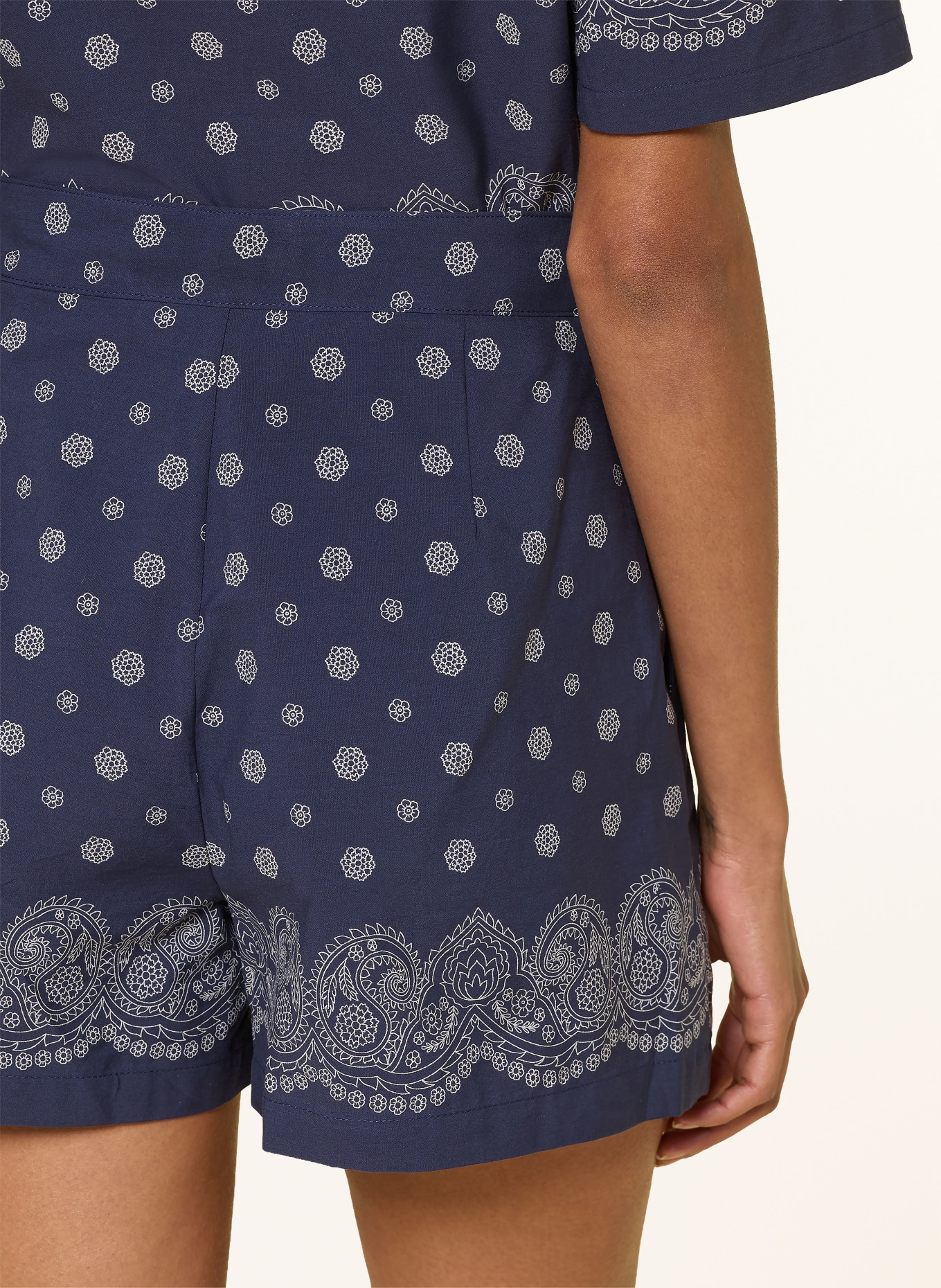 mavi Shorts: DARK BLUE / WHITE